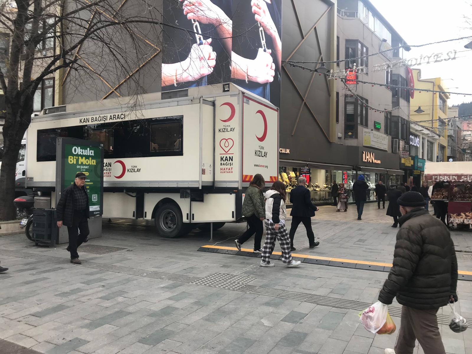 Kızılay, İzmit Yürüyüş Yoluna Kan Bağış Aracı Kurdu 1