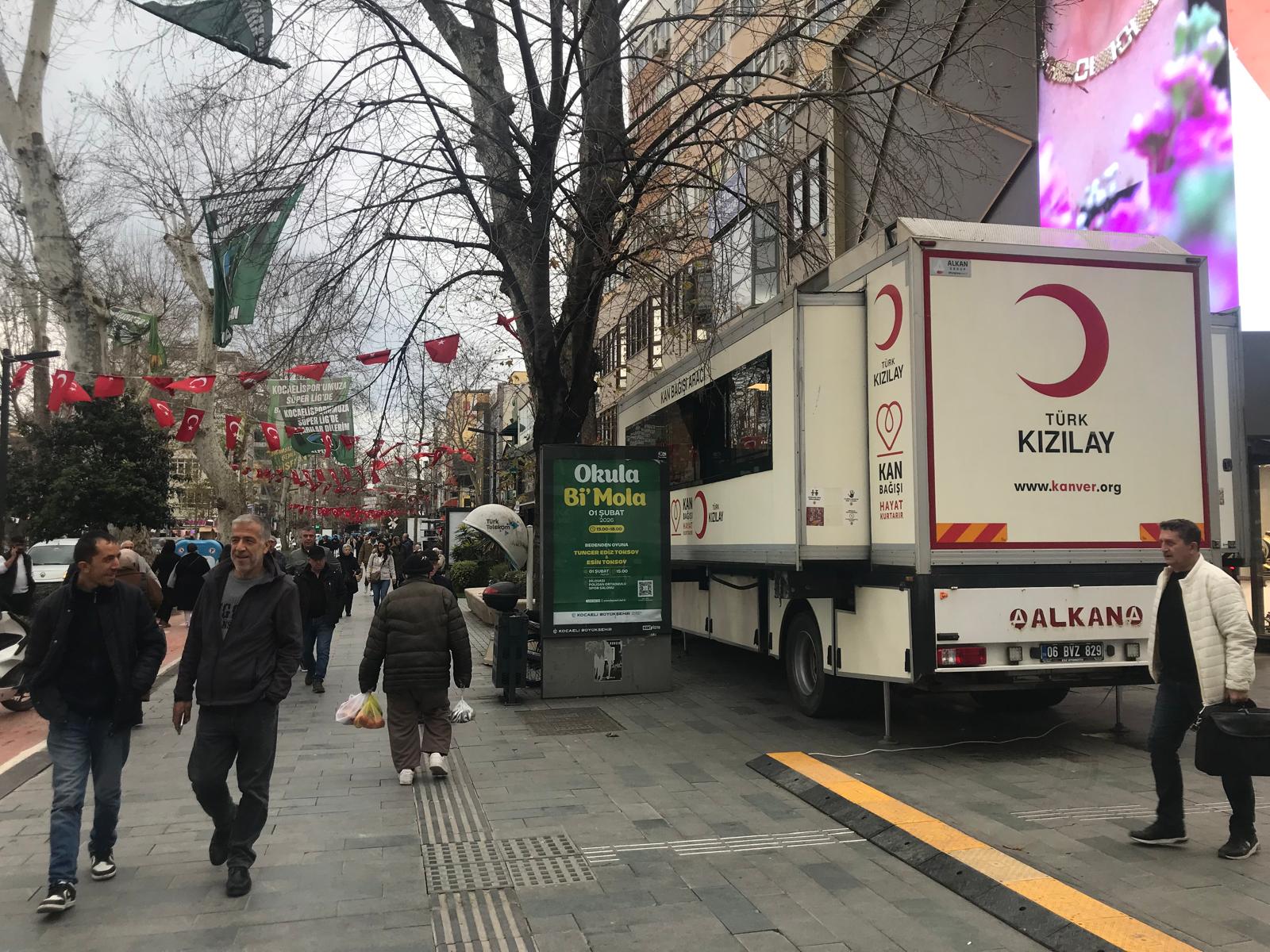 Kızılay, İzmit Yürüyüş Yoluna Kan Bağış Aracı Kurdu 2