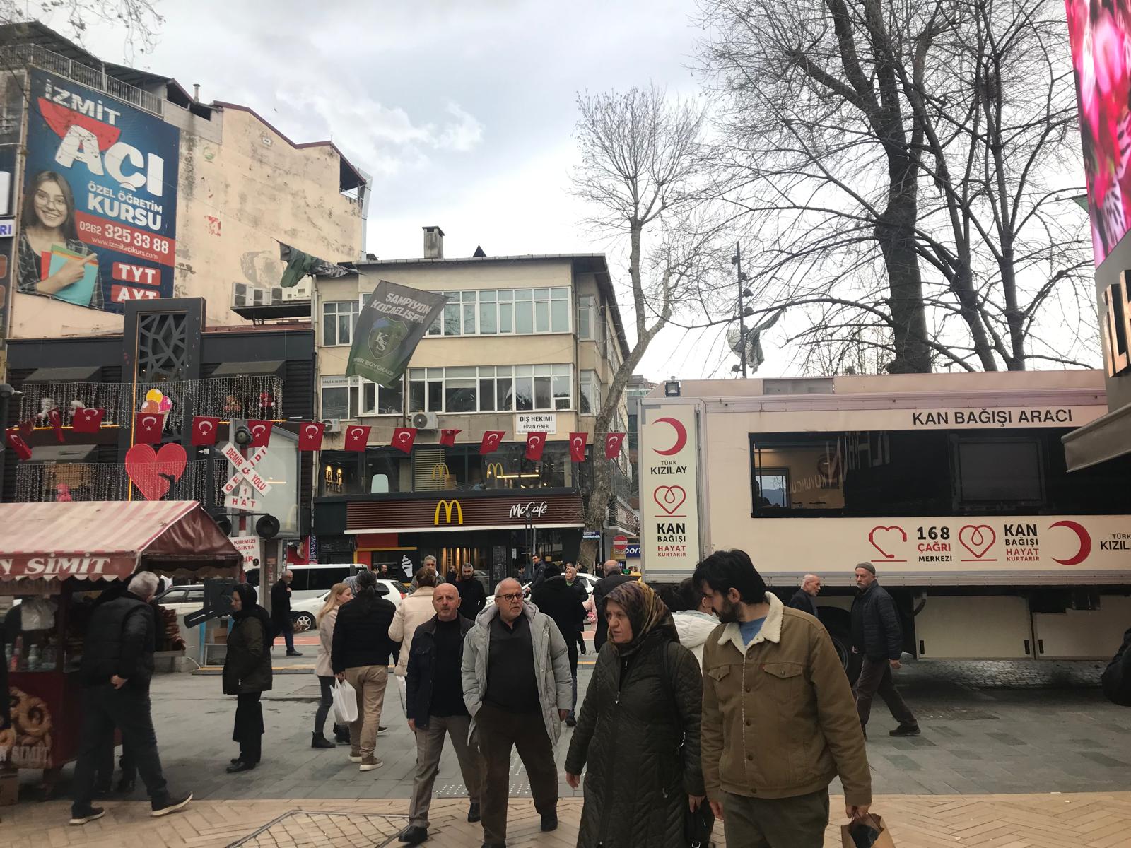Kızılay, İzmit Yürüyüş Yoluna Kan Bağış Aracı Kurdu 3