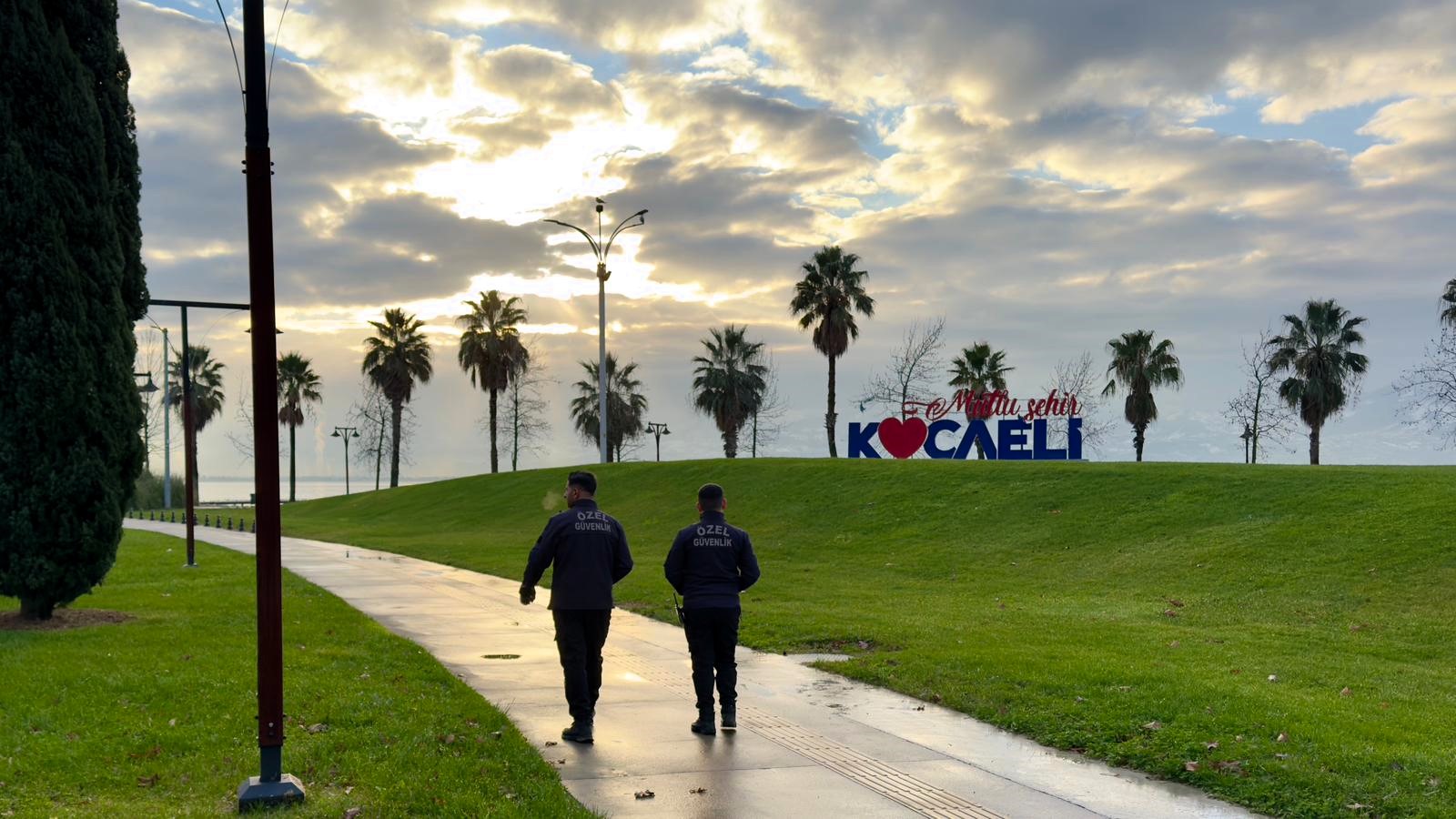 Kocaeli Büyükşehir Belediyesi Zabıta Ekipleri, Kent Genelinde Güvenli Ve Huzurlu Bir Yaşam Için Denetimlerini Aralıksız Sürdürüyor (1)-1