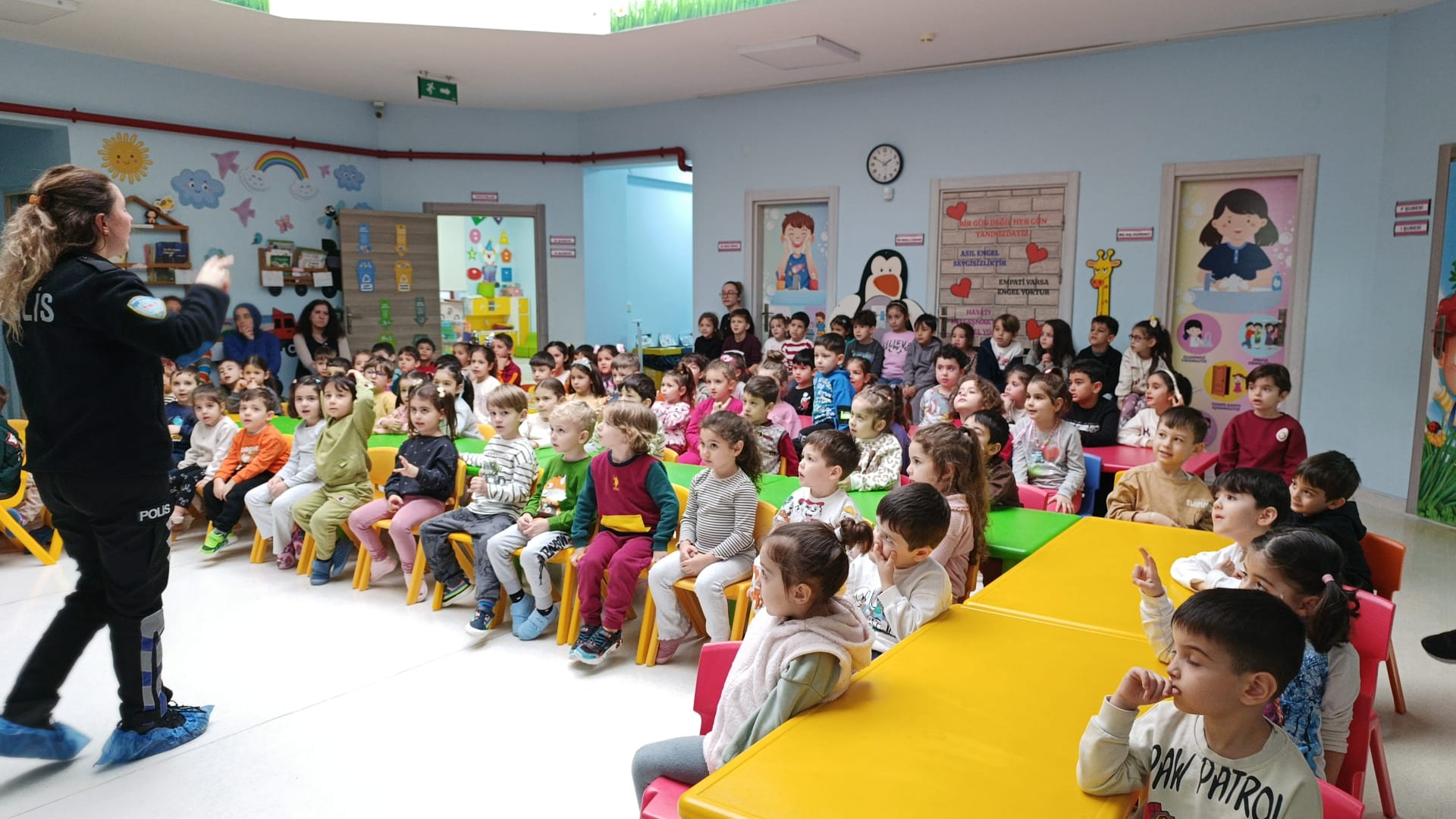 Kocaeli Emniyeti, 5 9 Ocak 2026 Tarihleri Arasında Düzenlediği Projelerle Miniklerden Yaşlılara Kadar Toplumun Farklı Kesimlerine Güvenlik Bilinci Kazandırdı (4)