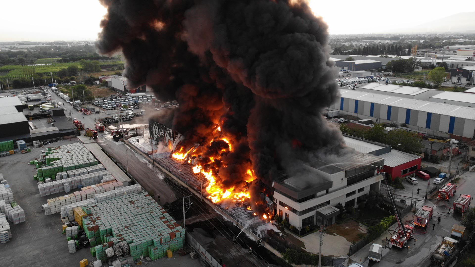 Kocaeli İtfaiyesi, 2025'Te 13.562 Vakaya Müdahale Etti (15) (Büyük)