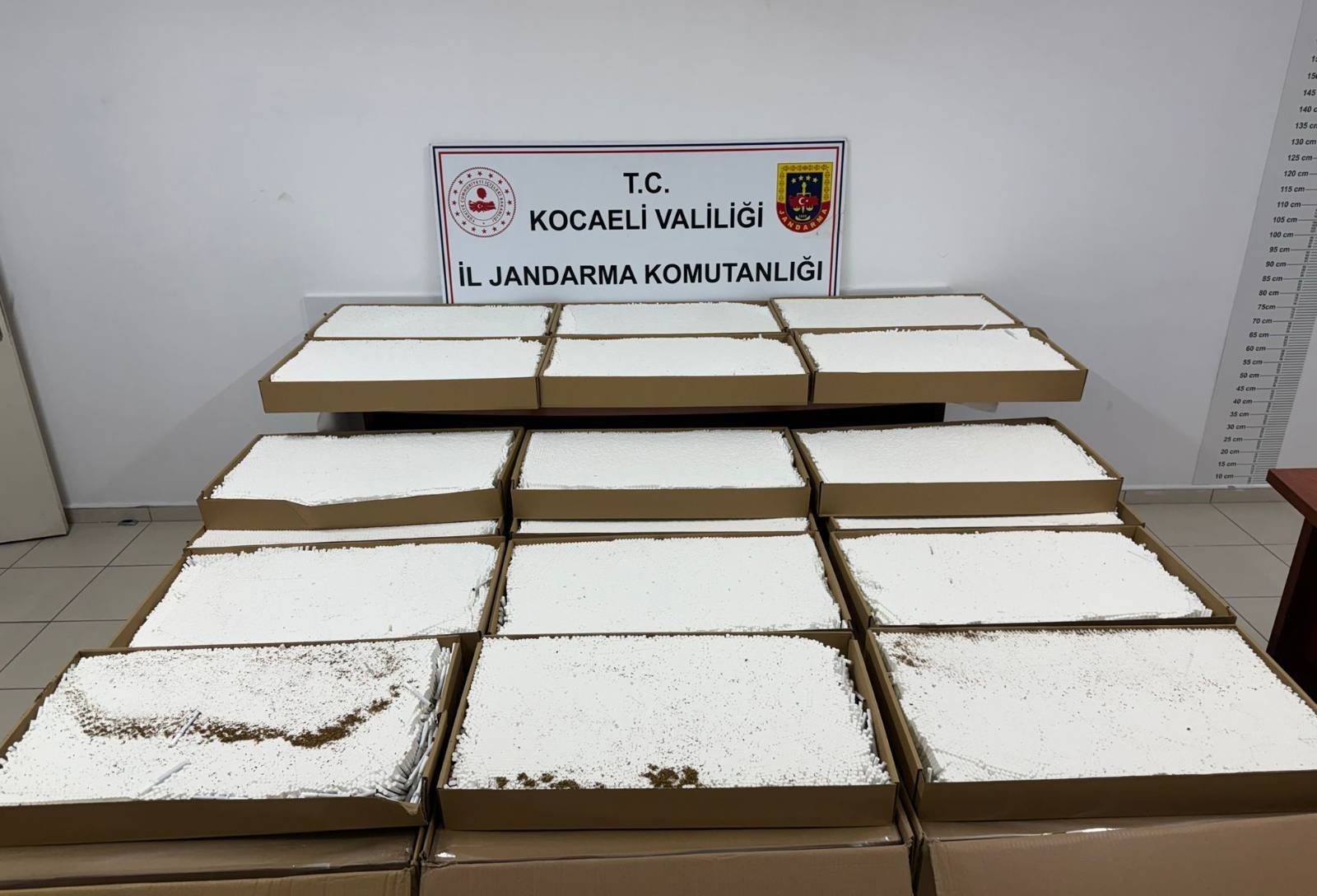 Kocaeli'de 1 Milyon Kaçak Makaron Ele Geçirildi-1