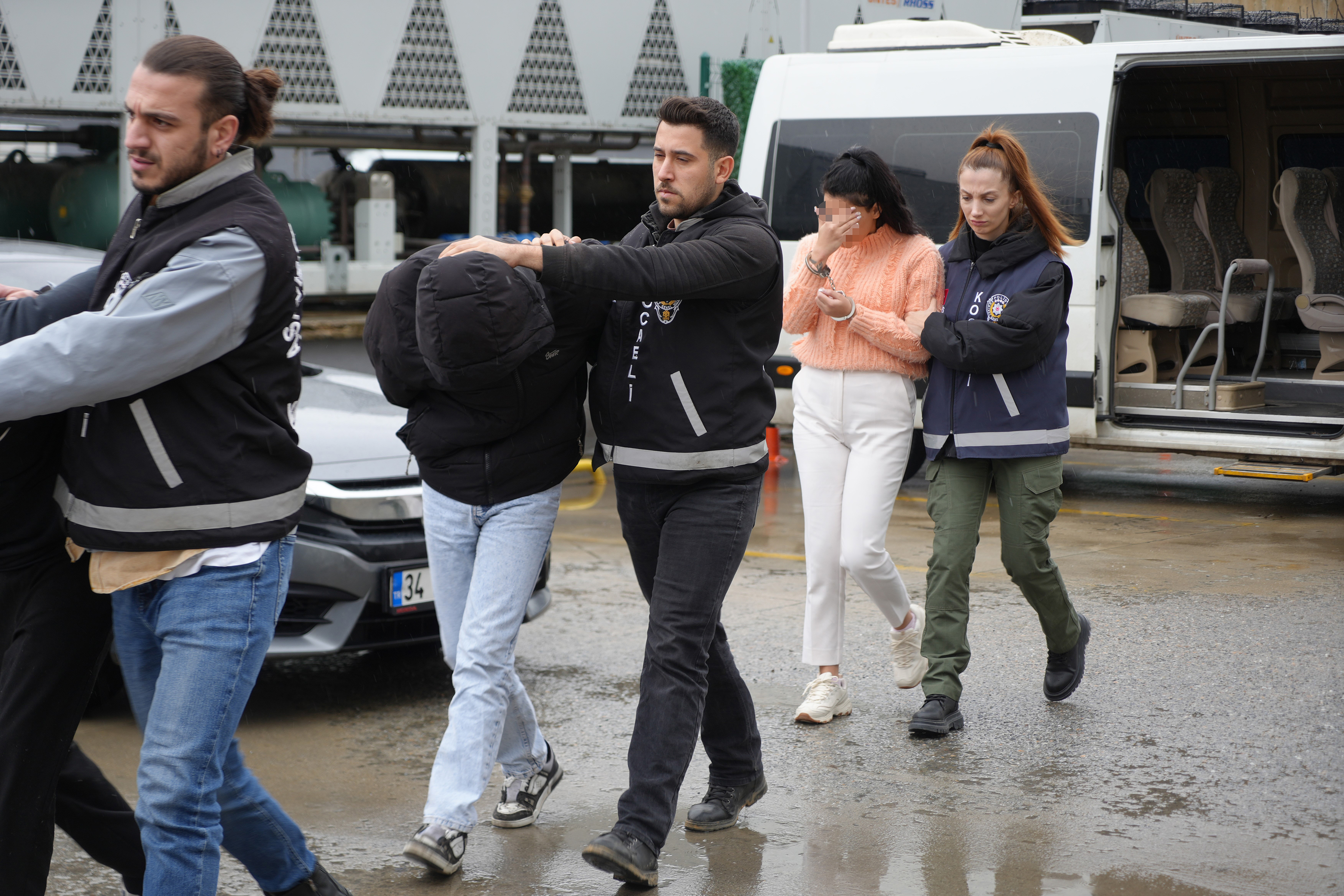 Kocaeli'de Dolandırıcı Çetesi Çökertildi! 3,5 Milyarlık Vurgun Yapmışlar 03