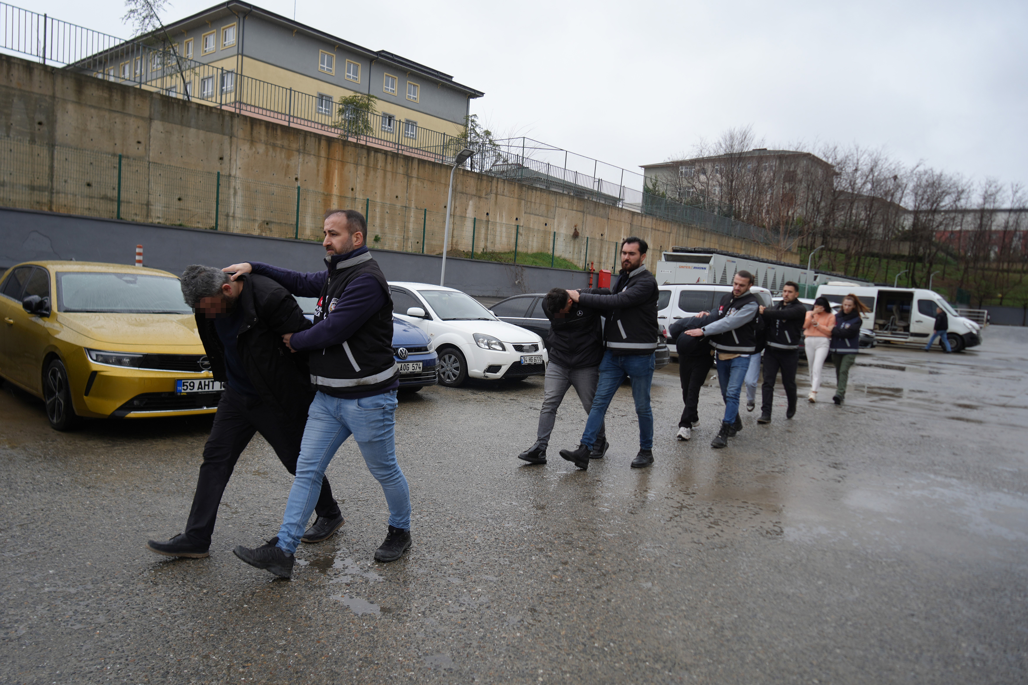 Kocaeli'de Dolandırıcı Çetesi Çökertildi! 3,5 Milyarlık Vurgun Yapmışlar 05