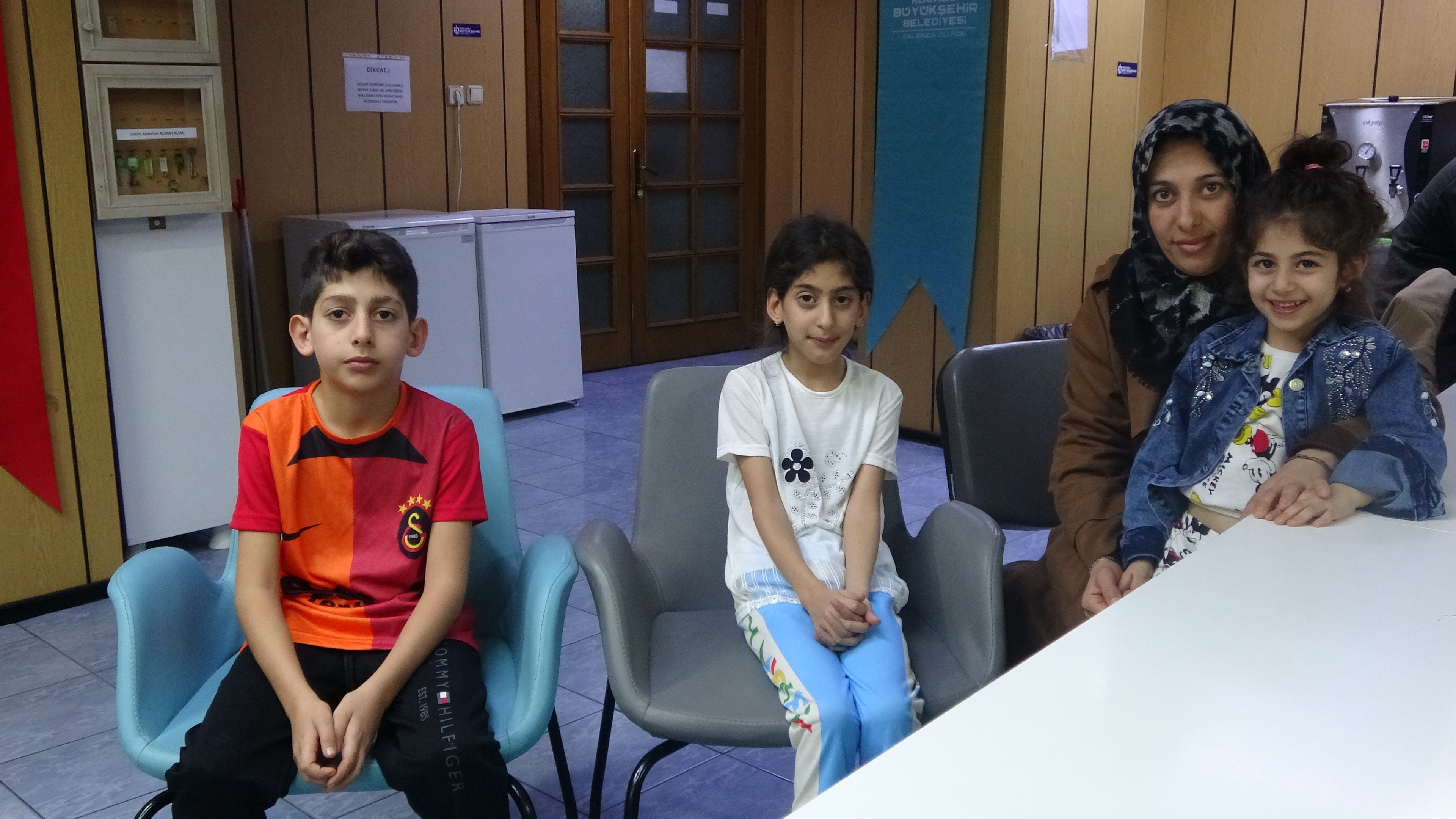 Kocaeli'de Dram! 3 Çocuğuyla Mescide Sığınan Anneye Yardım Eli 02