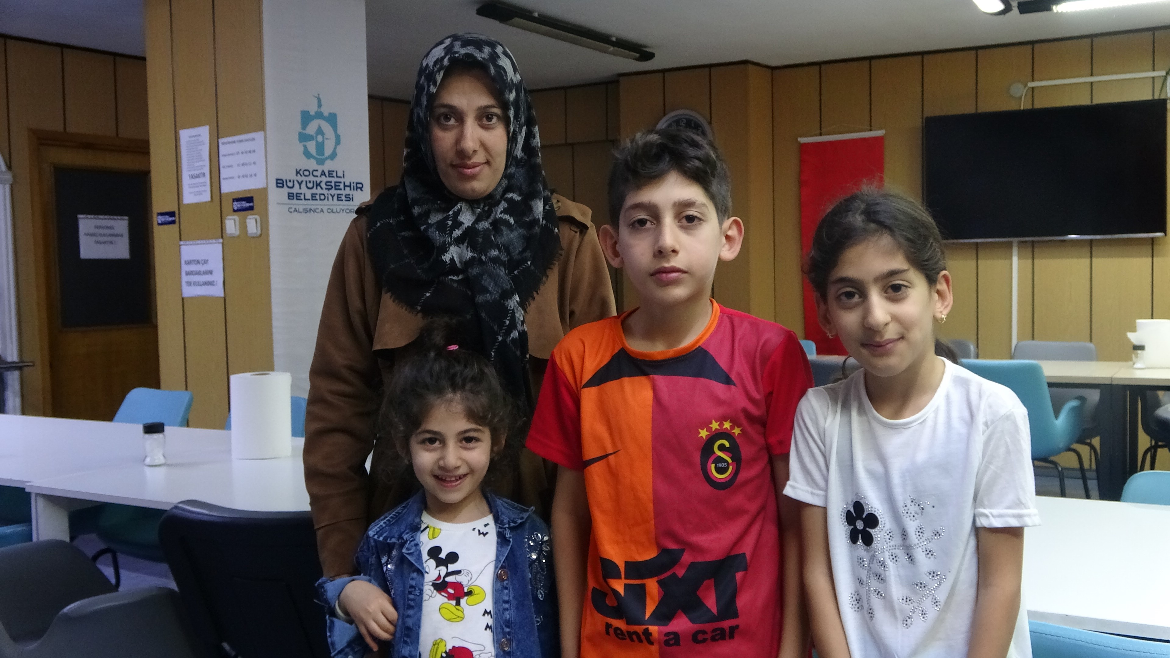 Kocaeli'de Dram! 3 Çocuğuyla Mescide Sığınan Anneye Yardım Eli 03