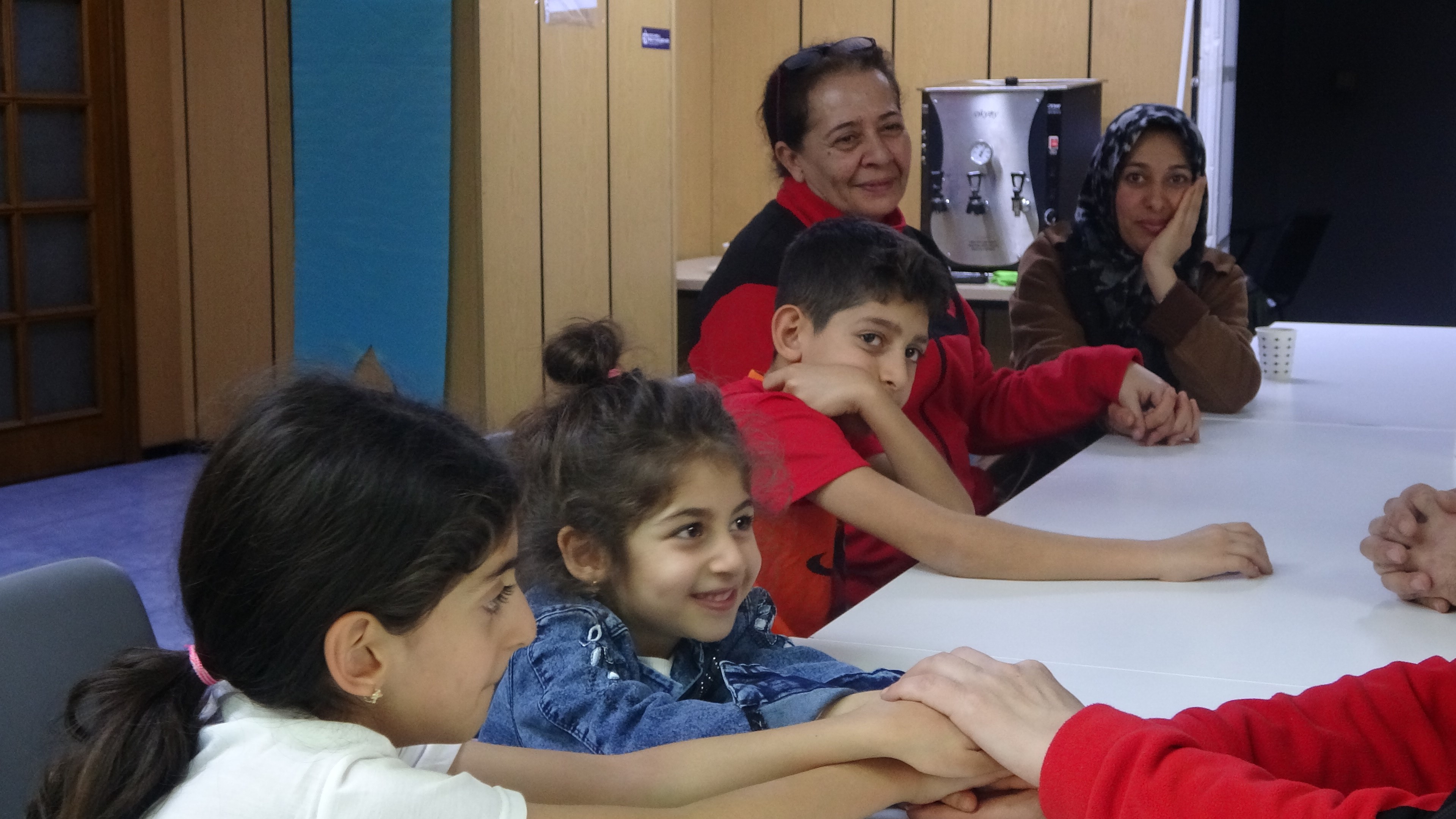 Kocaeli'de Dram! 3 Çocuğuyla Mescide Sığınan Anneye Yardım Eli 04