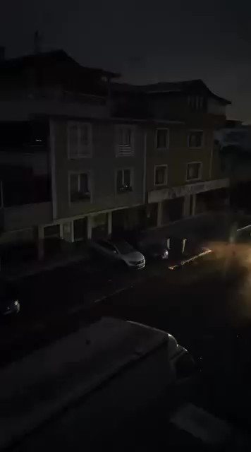 Kocaeli'de Etkili Olan Şiddetli Lodos Elektrik Kesintilerine Yol Açtı. Vatandaşlar 20 Saati Aşkın Süredir Karanlıkta Ve Soğukta, Sedaş'a Ulaşamıyor (1)