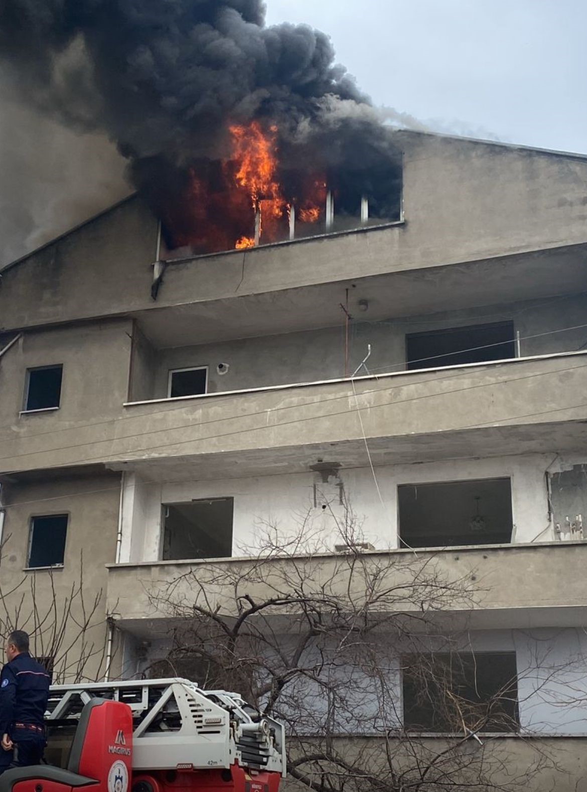 Kocaeli'de Kentsel Dönüşümde Faciadan Dönüldü! Yıkım Esnasında Yangın Çıktı 01
