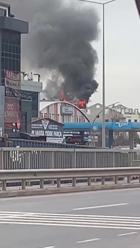 Kocaeli'de Kentsel Dönüşümde Faciadan Dönüldü! Yıkım Esnasında Yangın Çıktı 02