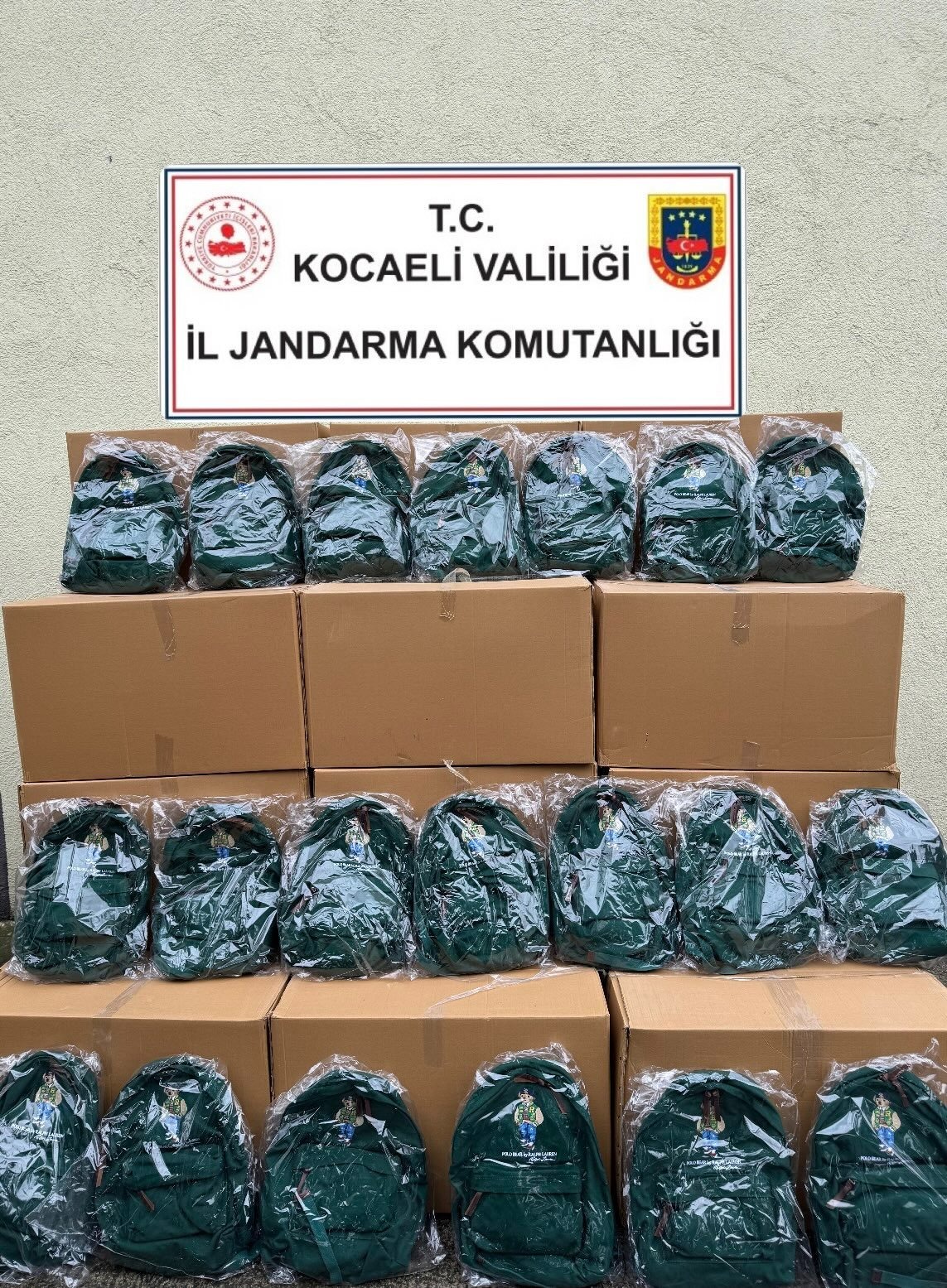 Kocaeli’de Sahte Ürün Operasyonu 3,8 Milyon Tl’lik Kaçak Giyim Ele Geçirildi-1