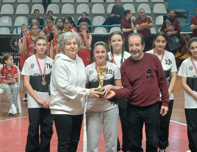 Kocaeli’de U14 Kızlar Şampiyonu Belli Oldu Zirve Kupayı Kaldırdı (14)