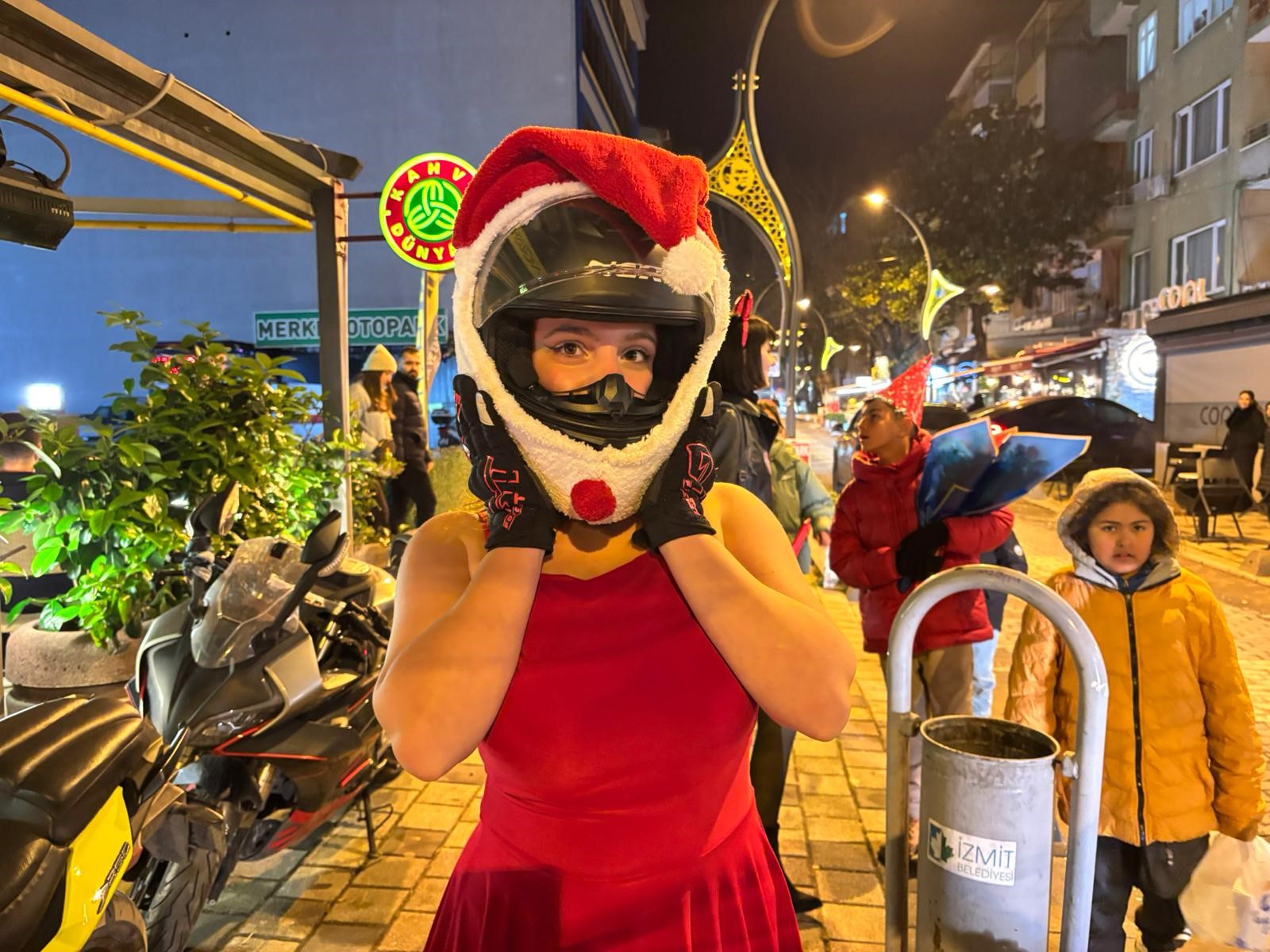 Kocaeli’de Yılbaşı Coşkusu Sokaklara Taştı 09