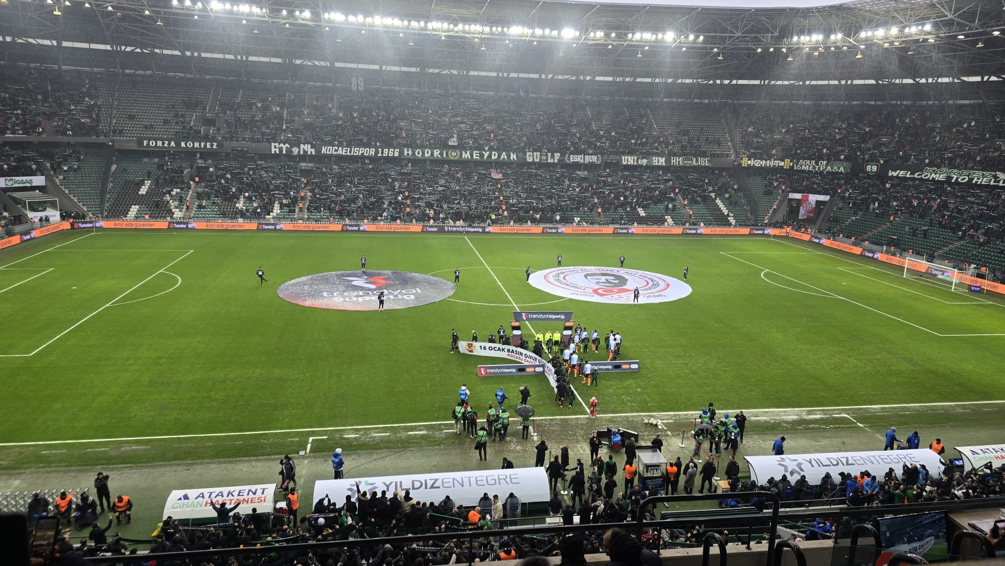 Kocaelispor’dan Seremoniye Anlamlı Pankart 16 Ocak Basın Onur Günü Kutlu Olsun (3)