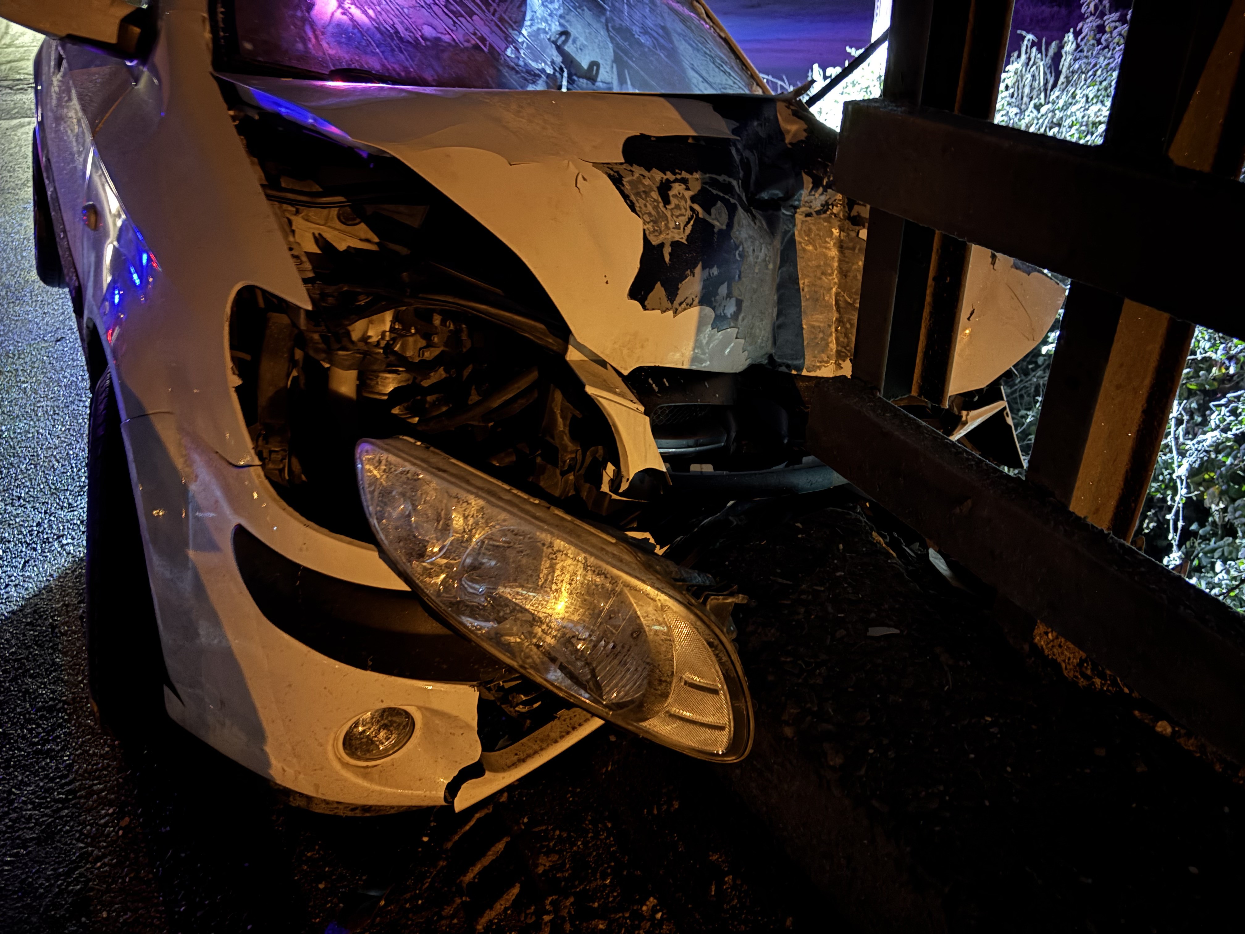 Köprüye Çarpan Sürücü Ortadan Kayboldu (2)