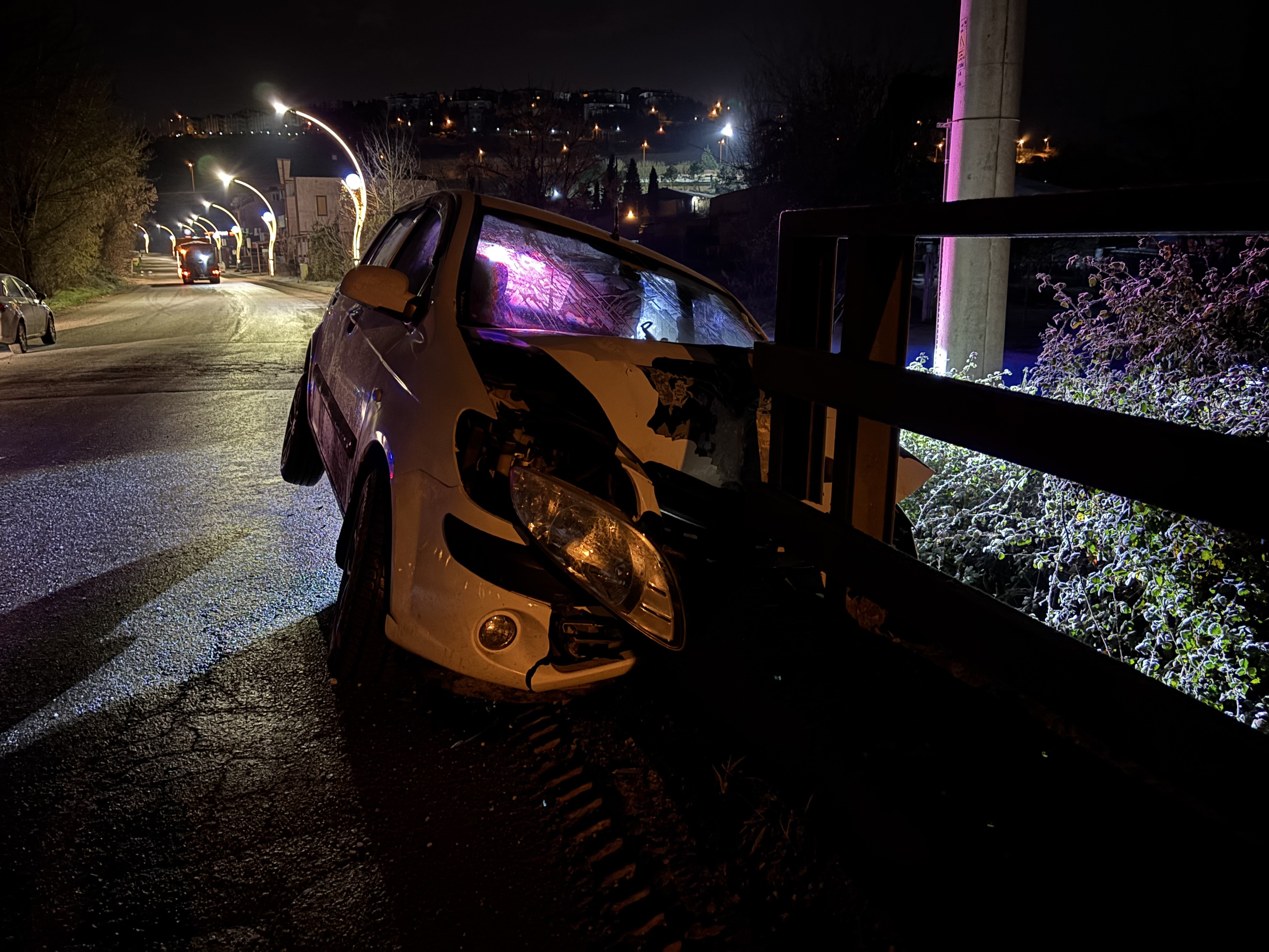 Köprüye Çarpan Sürücü Ortadan Kayboldu (5)