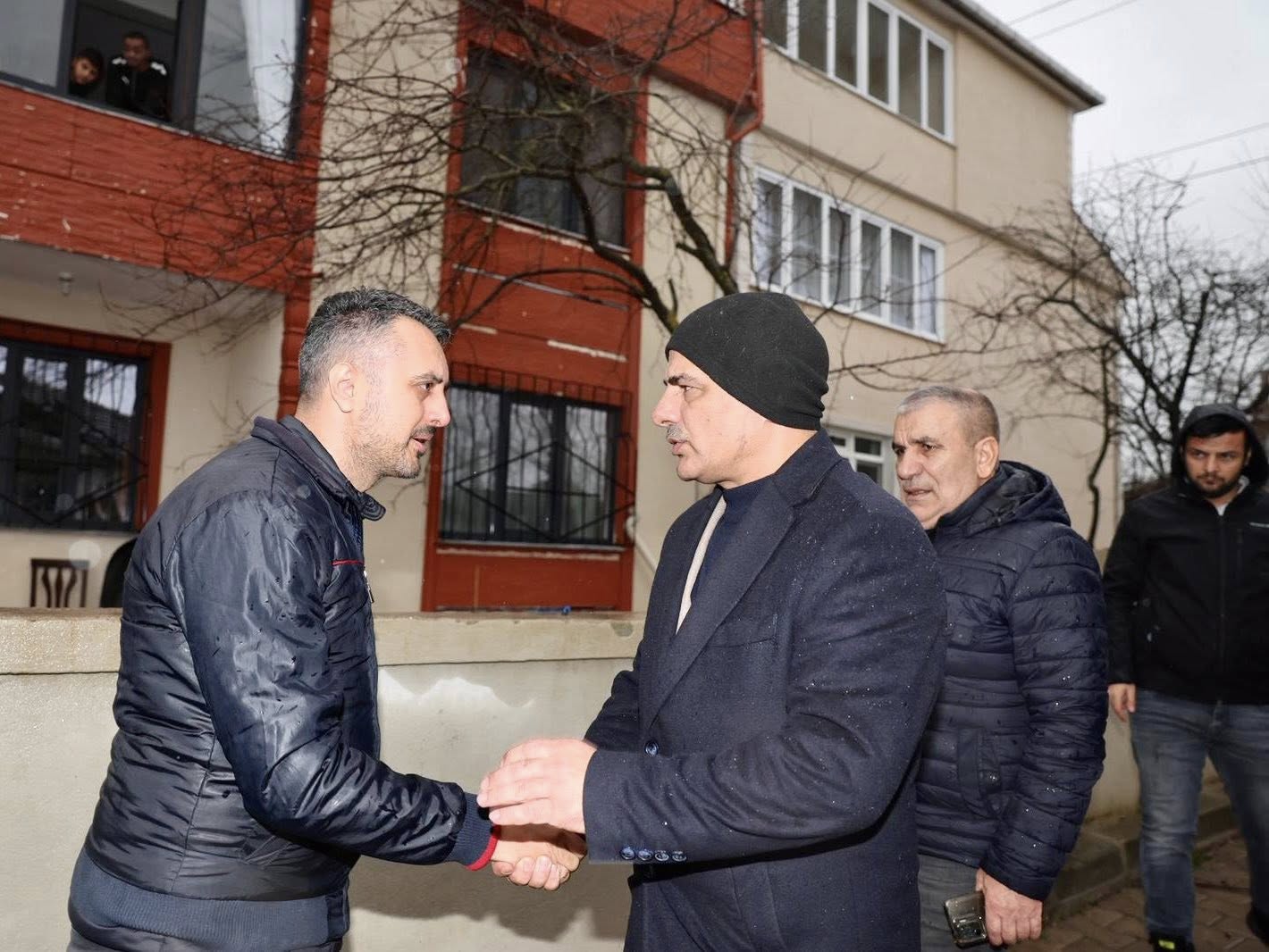 Körfez’de Sabah Saatlerinde Etkili Olan Kuvvetli Rüzgâr Sonrası Çatı Uçmaları Ve Ağaç Devrilmeleri Yaşandı. Belediye Ekipleri 230 Personelle Müdahale Etti (5)