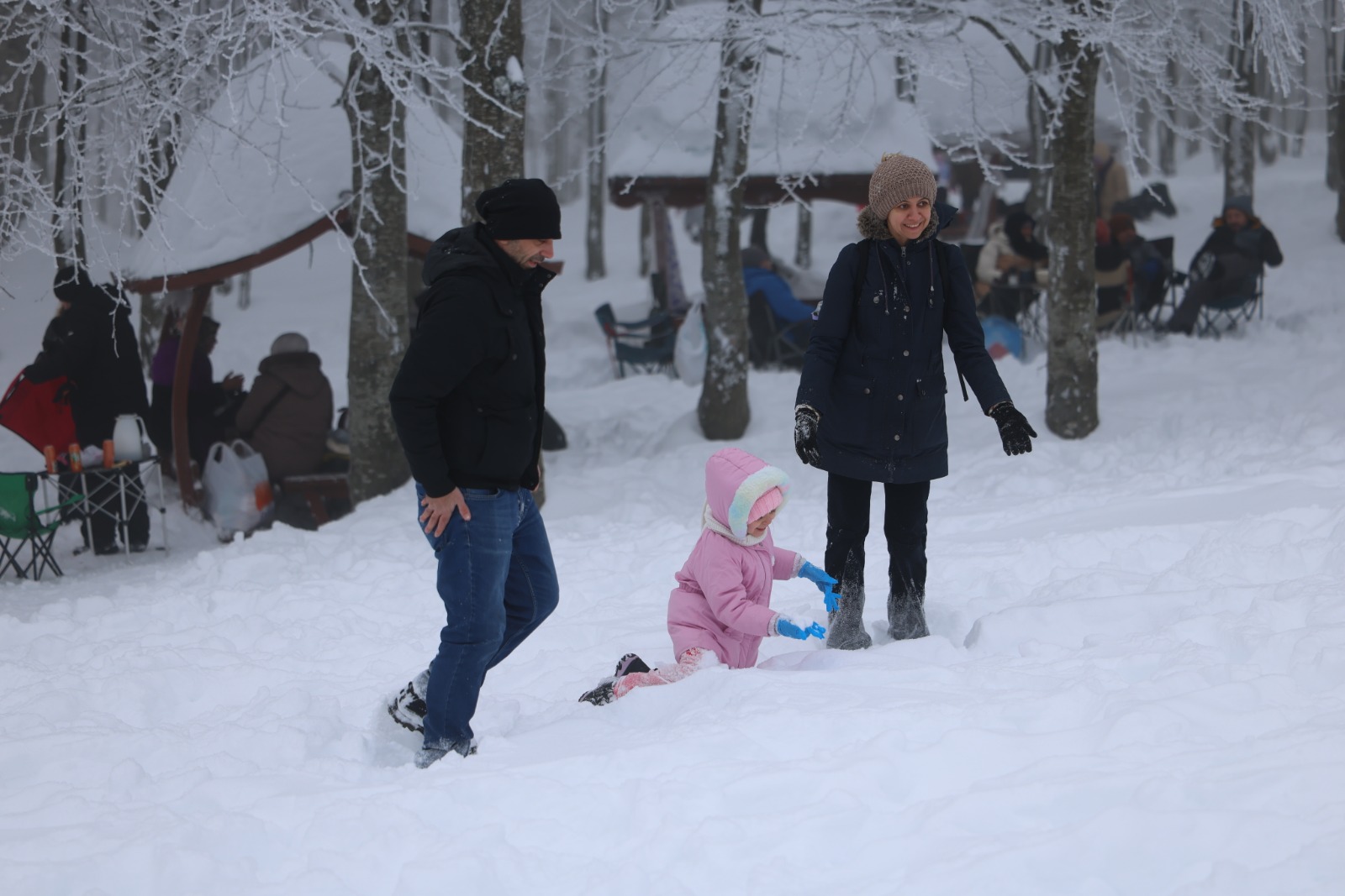 Kuzuyayla'da Kar Keyfi Kış Masalına Dönüştü (5)-1