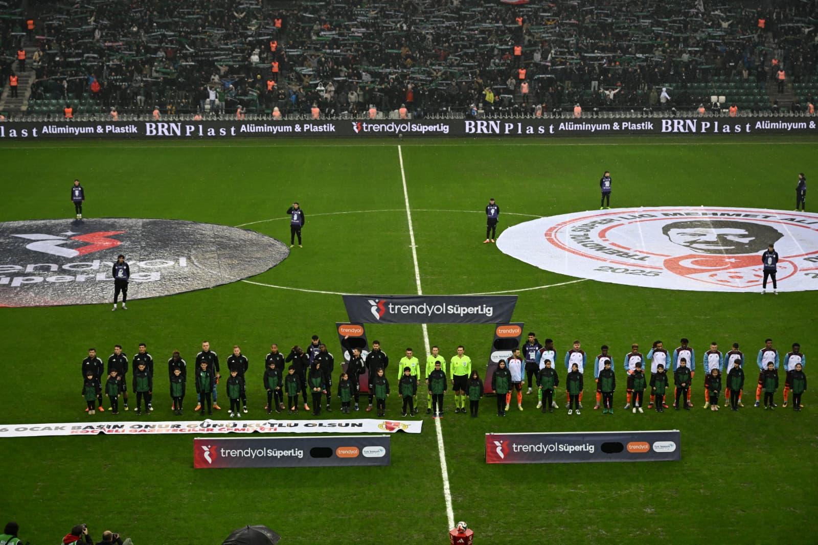 Maçını Tribünden Takip Etti (2)