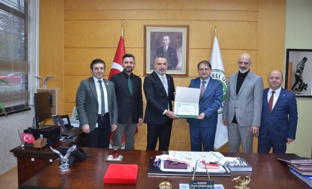 Mhp İstanbul İl Başkan Yardımcısı Ve Beşiktaş Jk Yöneticisi Özkan Arseven, Kocaeli Üniversitesi Hastanesi’ni Ziyaret Ederek Çeşitli Bağışlarda Bulundu (4)