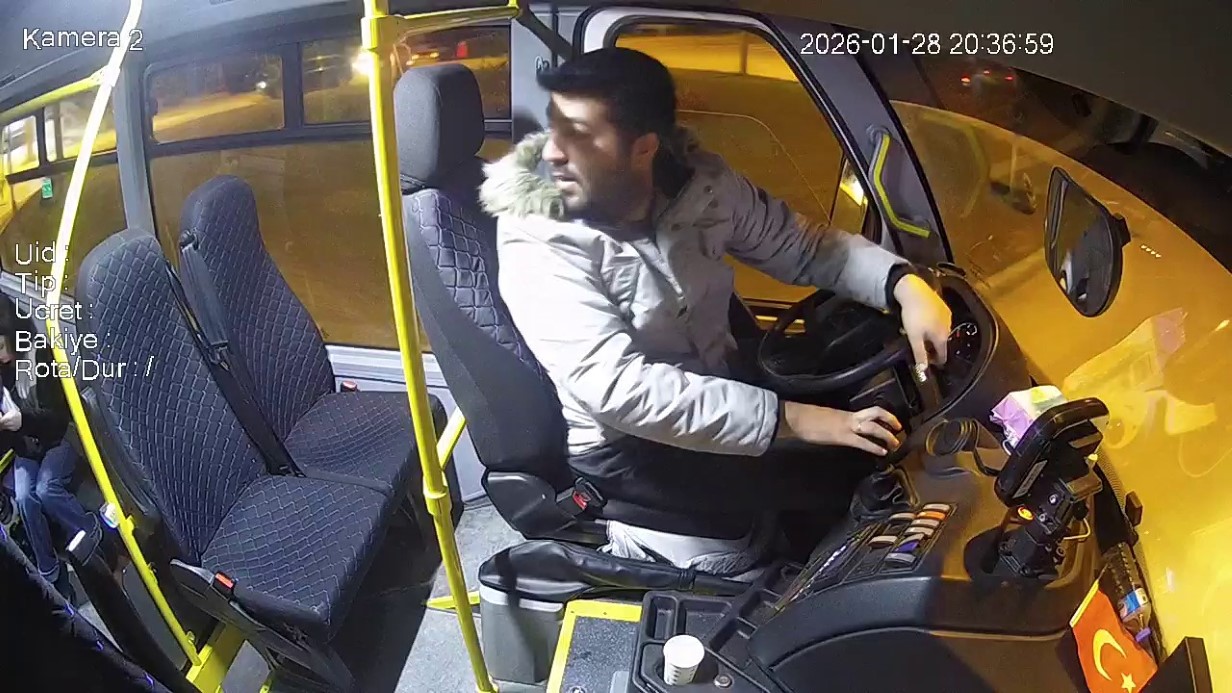 Otobüste Kalp Krizi! Şoför Direksiyonu Hastaneye Kırdı (2)