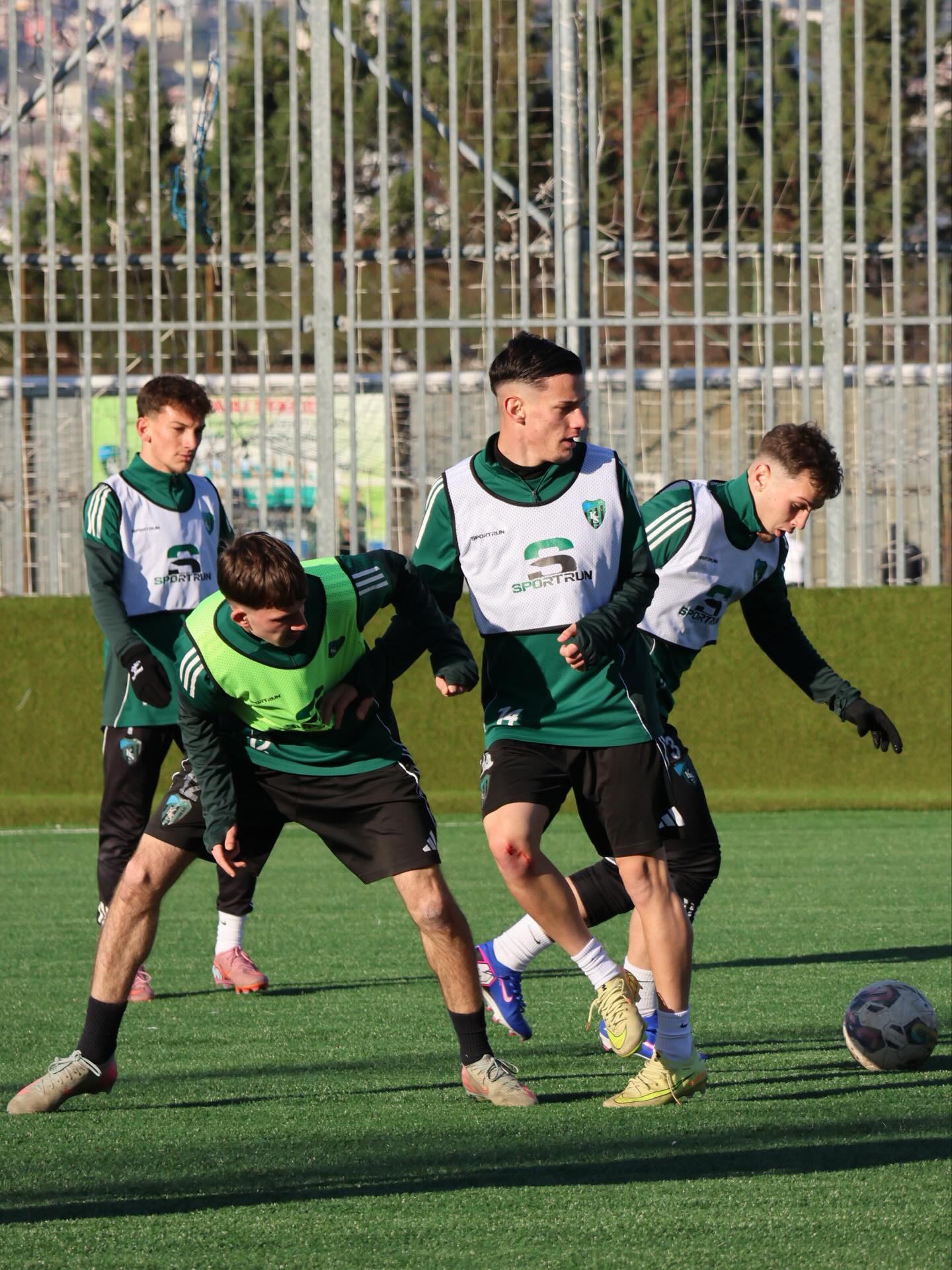 Sahada Tempolu Antrenmanla Ter Döktüü (3)