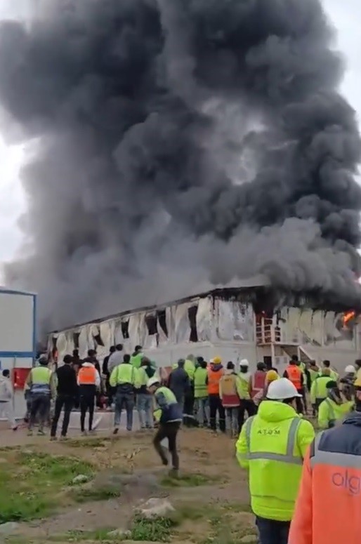 Sakarya’daki Şehir Hastanesi Şantiyesi Yangınının Yeni Görüntüleri Ortaya Çıktı (4)