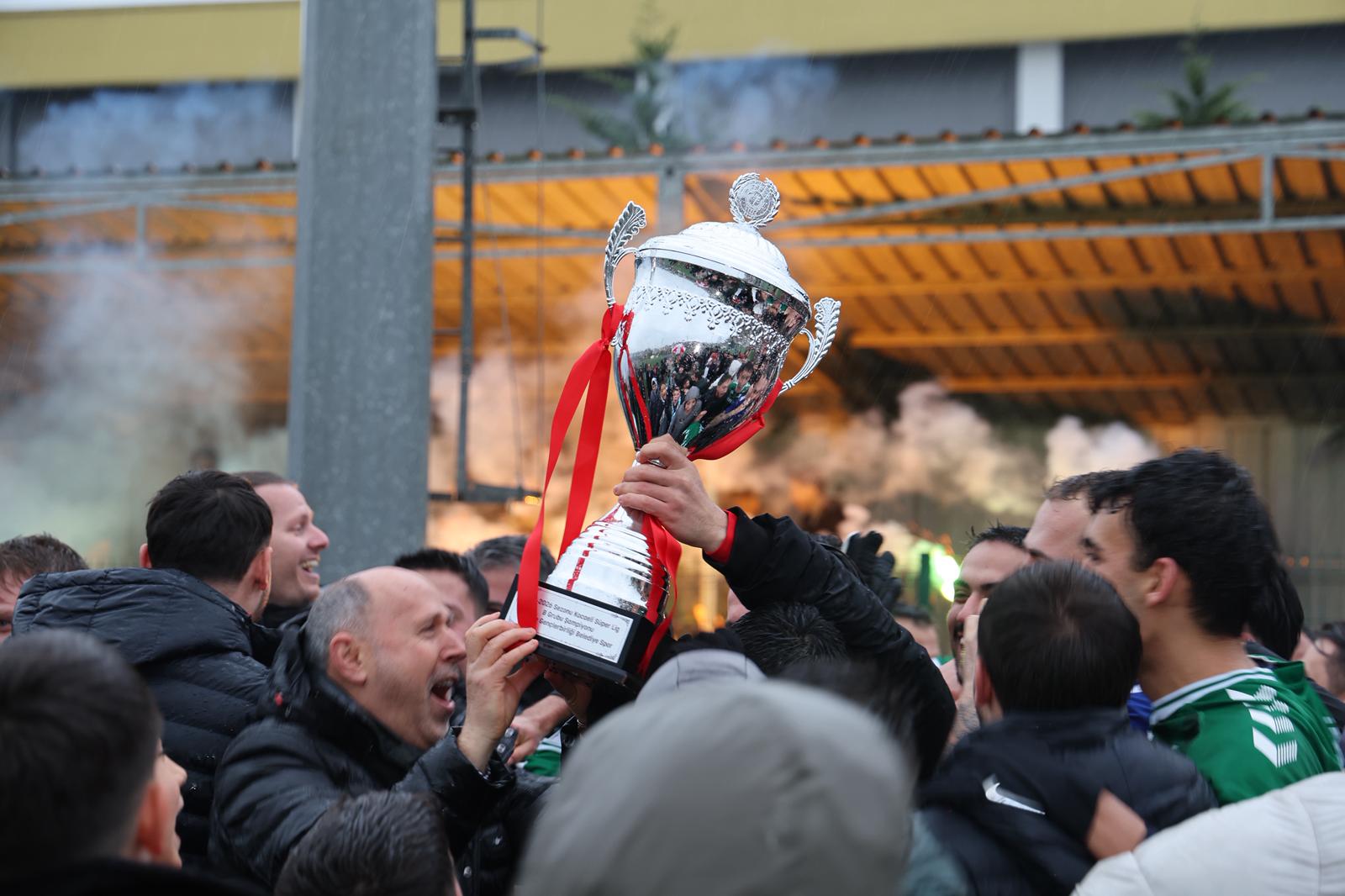 Şampiyon Kandıra Gençlerbirliği Kupasını Aldı (5)