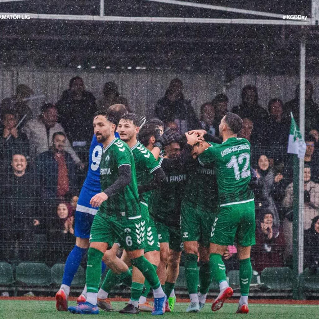 Şampiyon Kandıra Gençlerbirliği Kupasını Aldı