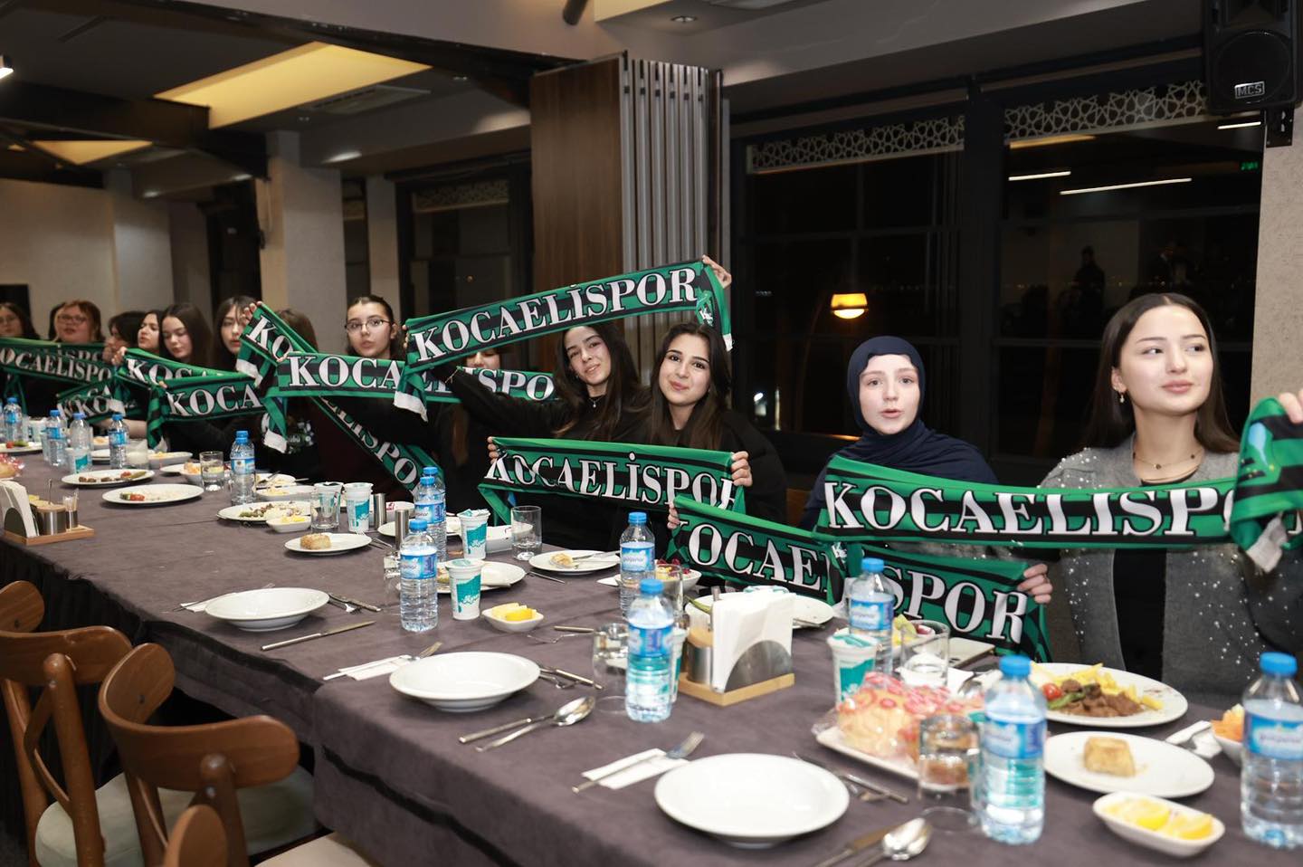 Şampiyonluk Kutlamalarına Damga Vuran Koro, Başkan Büyükakın’la Buluştu (2)