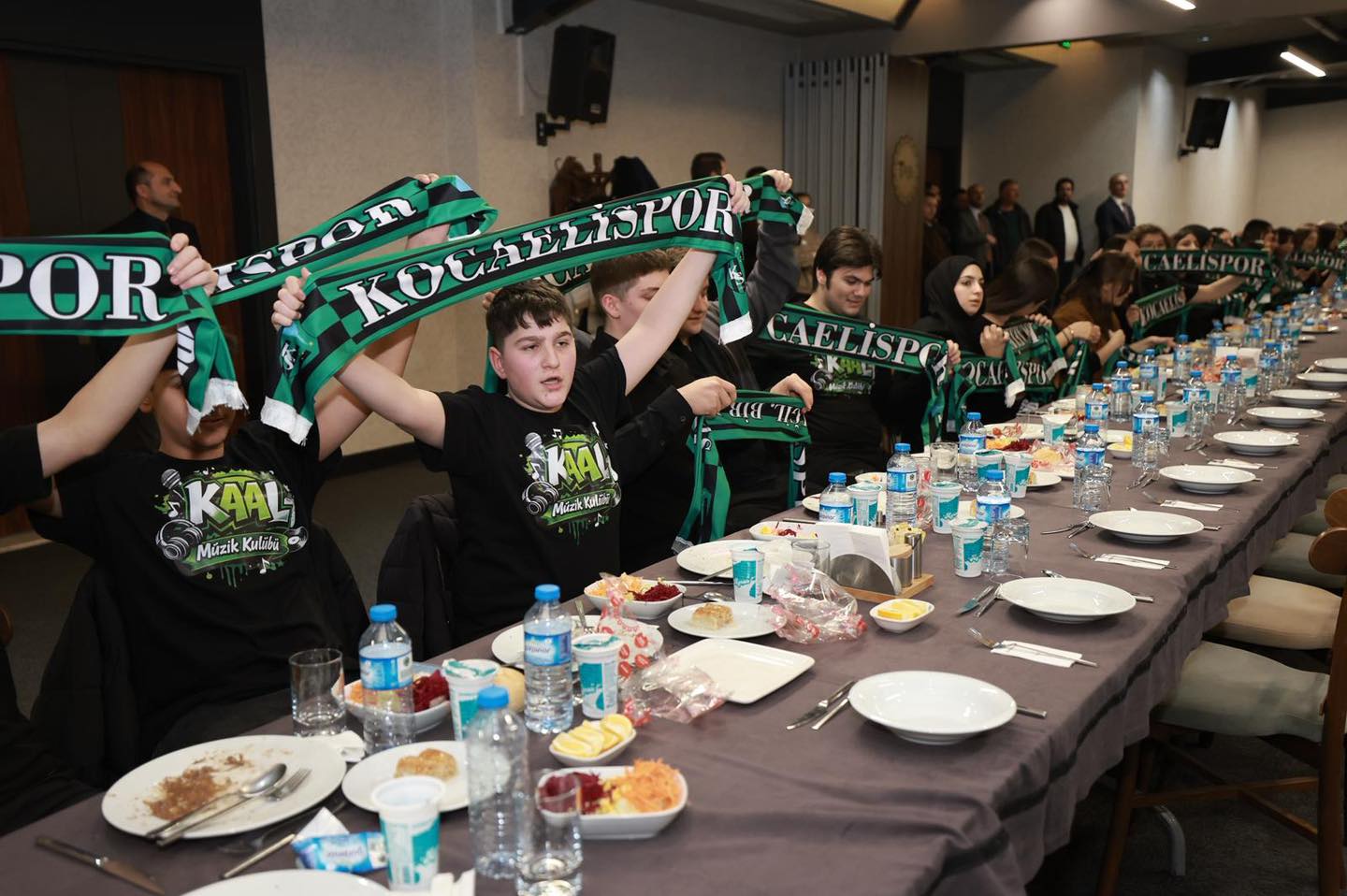 Şampiyonluk Kutlamalarına Damga Vuran Koro, Başkan Büyükakın’la Buluştu (3)