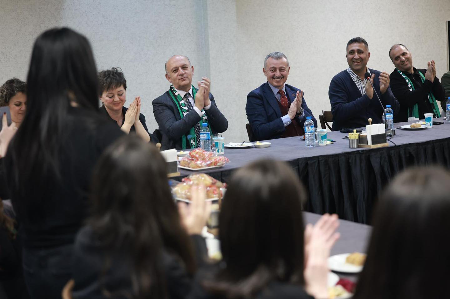 Şampiyonluk Kutlamalarına Damga Vuran Koro, Başkan Büyükakın’la Buluştu (6)