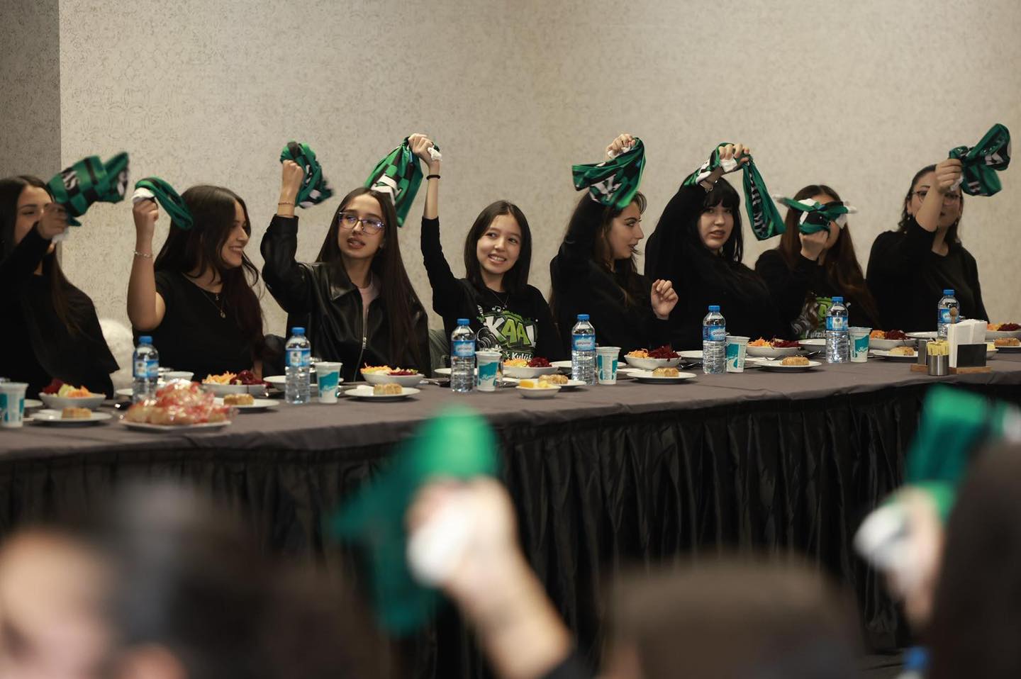 Şampiyonluk Kutlamalarına Damga Vuran Koro, Başkan Büyükakın’la Buluştu (7)