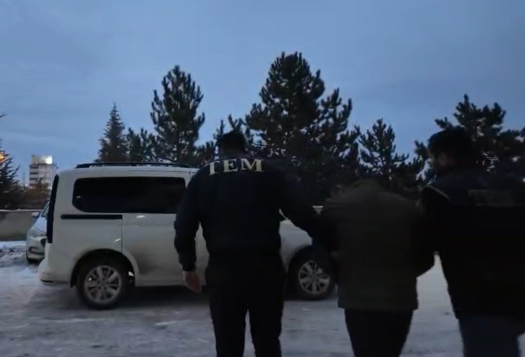 Terör Operasyonu! Deaş Şüphelisi Gözaltında (1)