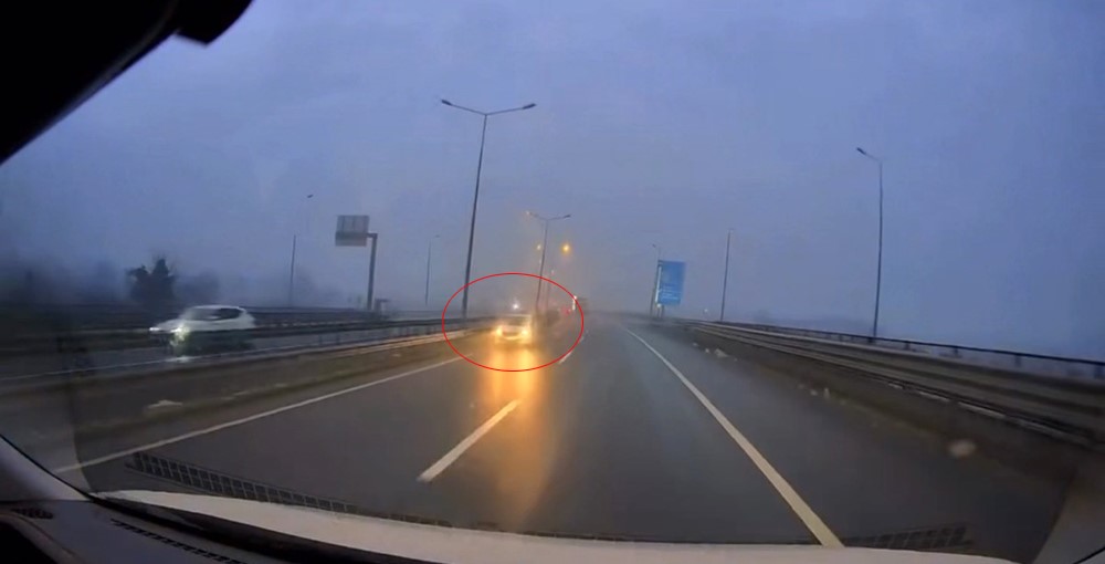 Ters Şeritte Dehşet Otomobiller Kafa Kafaya Çarpıştı (4)