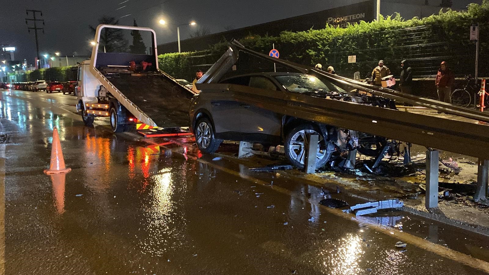 Ters Yönden Girdi, Bariyerleri Biçti! Kocaeli'de Faciadan Dönüldü 02