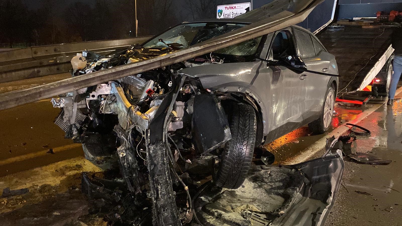 Ters Yönden Girdi, Bariyerleri Biçti! Kocaeli'de Faciadan Dönüldü 04