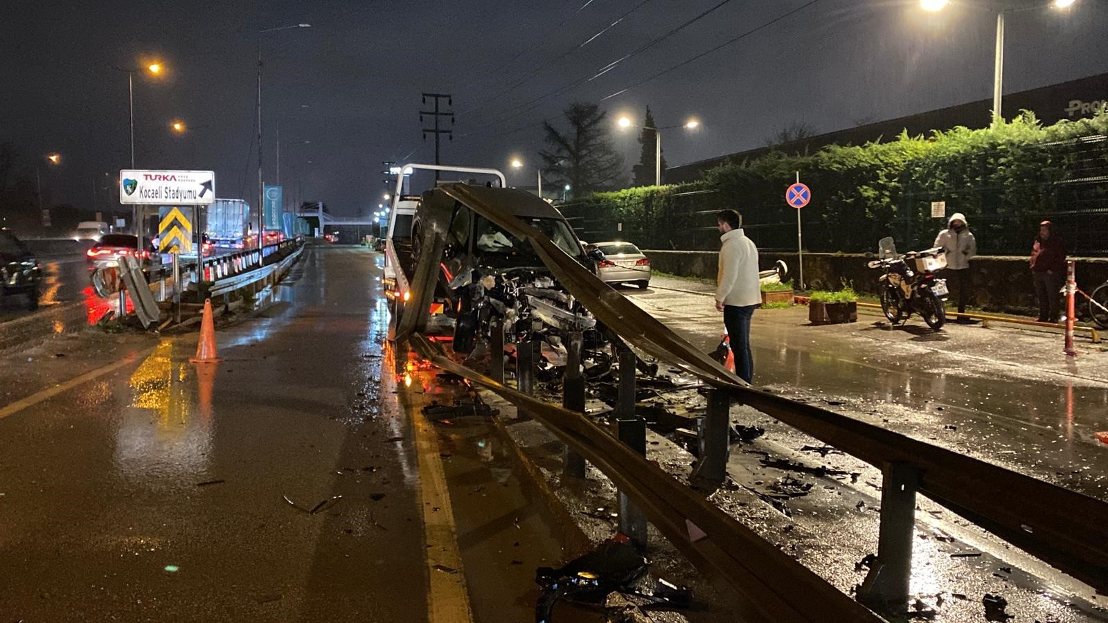 Ters Yönden Girdi, Bariyerleri Biçti! Kocaeli'de Faciadan Dönüldü 05