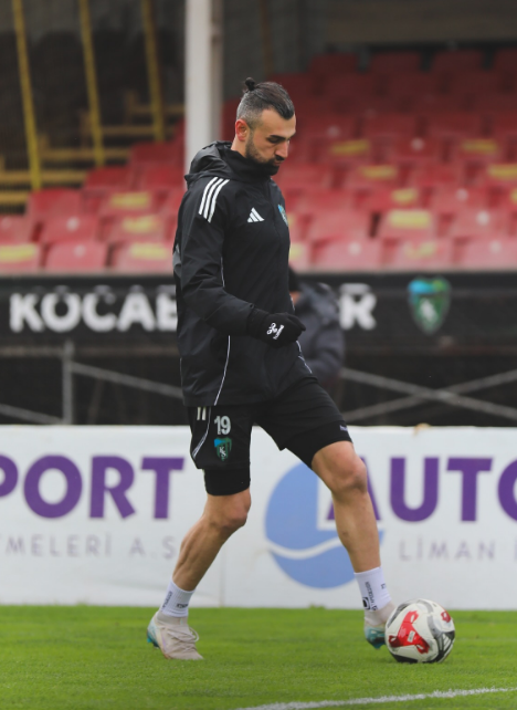 Trendyol Süper Lig’in 18. Haftasında Trabzonspor Ile Karşılaşacak Olan Kocaelispor, Hazırlıklarına Bugün Yaptığı Antrenmanla Start Verdi (7)