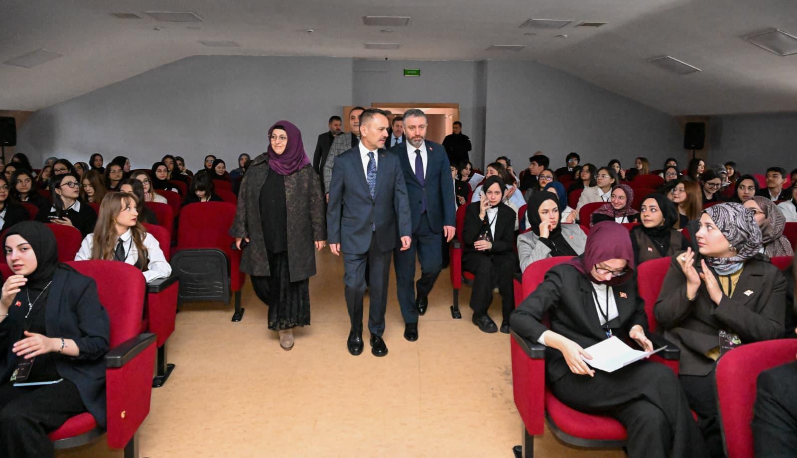 Vali Aktaş, Maki̇f’in Dünya İkincisi Öğrencilerini Kutladı (1)