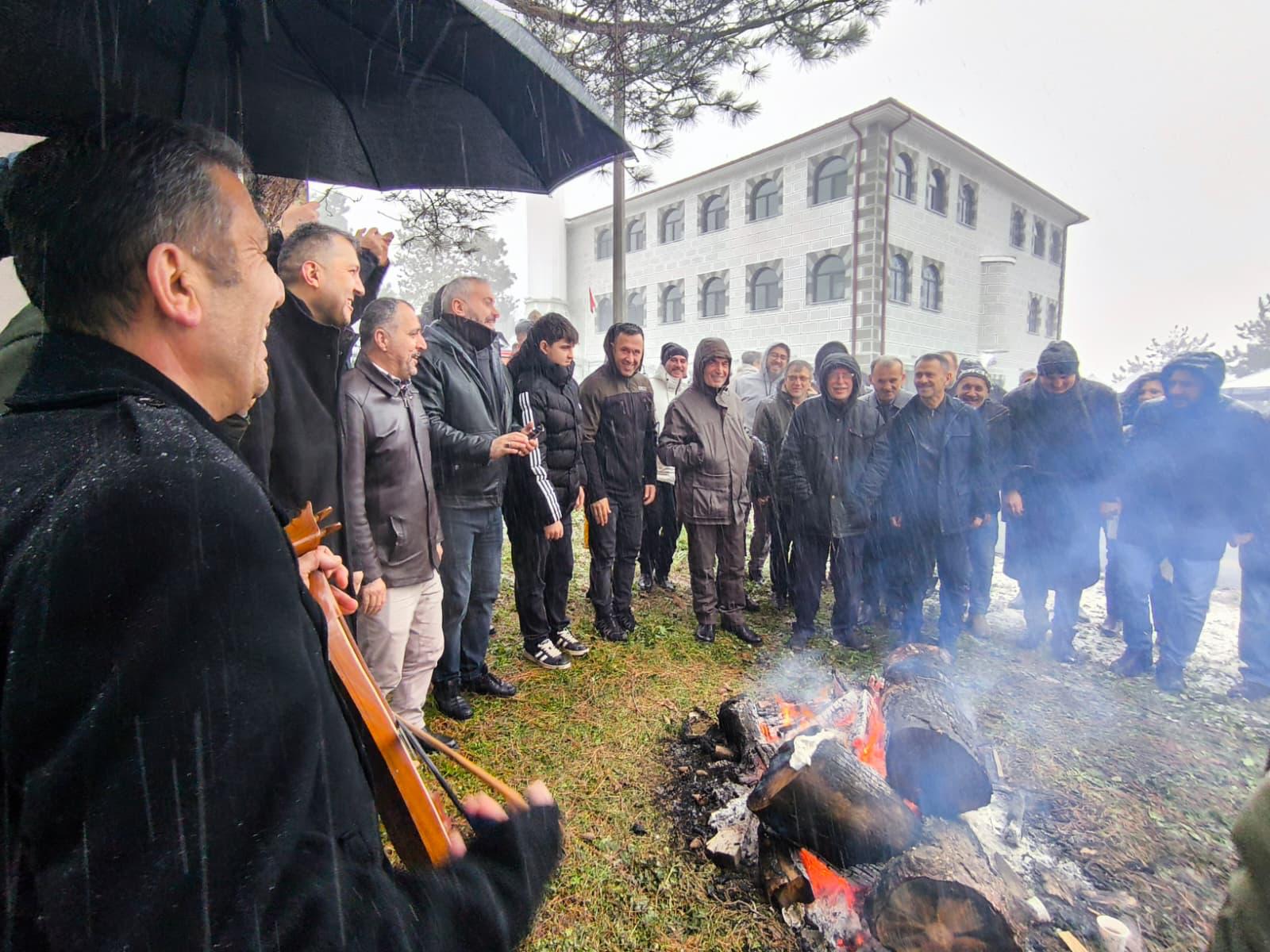 Vali İlhami Aktaş, Gölcük’te Hamsi Günü’ne Katıldı (3)