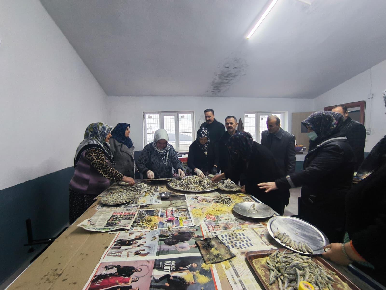 Vali İlhami Aktaş, Gölcük’te Hamsi Günü’ne Katıldı (4)