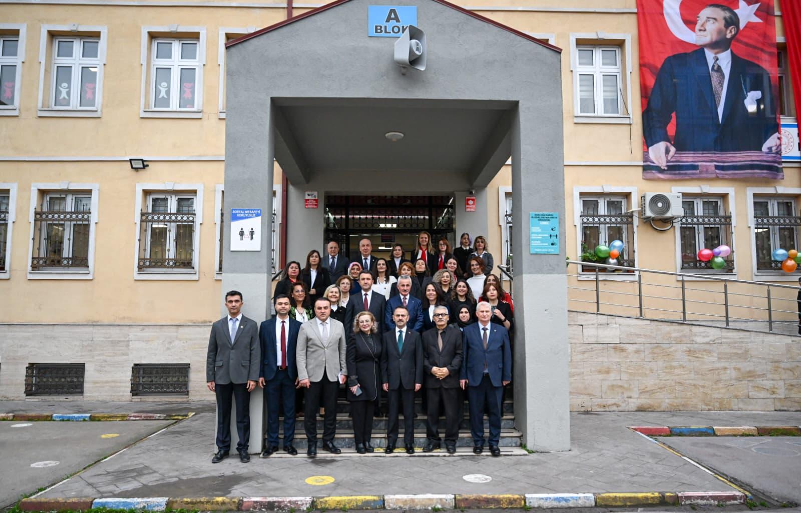 Vali İlhami Aktaş, Karne Sevinci Yaşayan Öğrencilerle Buluştu 4