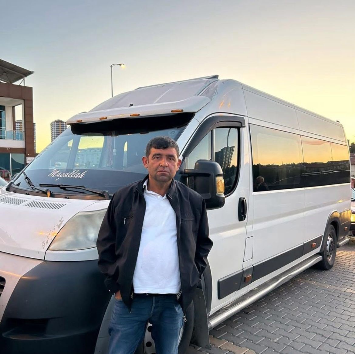 Yanan Minibüsünü İzlemeye Kalbi Dayanmadı! Alevleri Seyrederken Hayatını Kaybetti 02