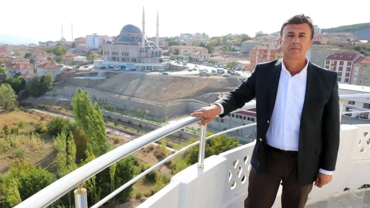 Yeniden Refah Partili Belediye Baskani Ihrac Edildi 4Yv4 Cover