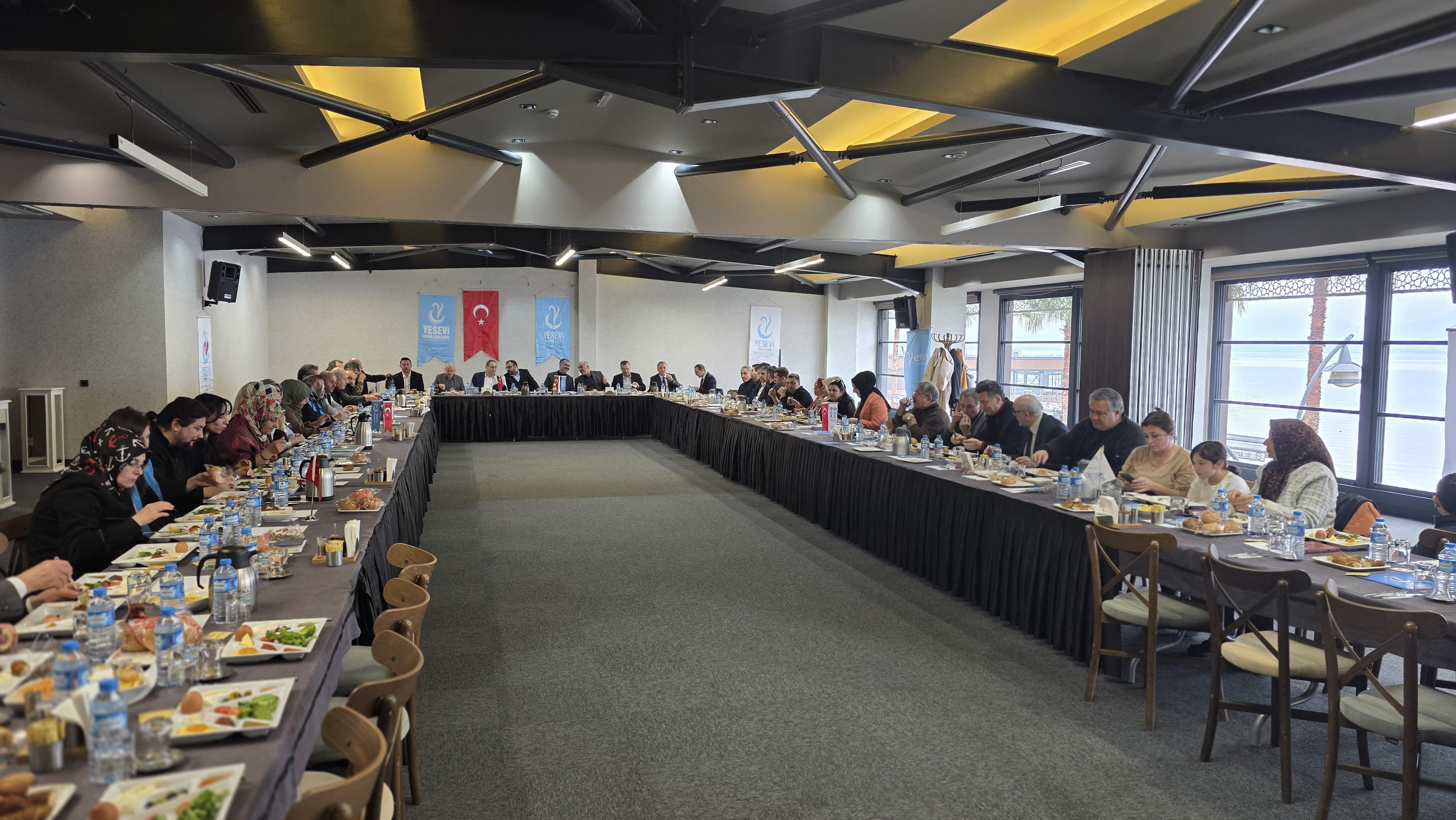 Yesevi Hareketi Derneği Marmara Bölgesi 2025 Yılı Faaliyetlerini Kocaeli'de Düzenlenen Kahvaltı Programında Değerlendirdi (5)