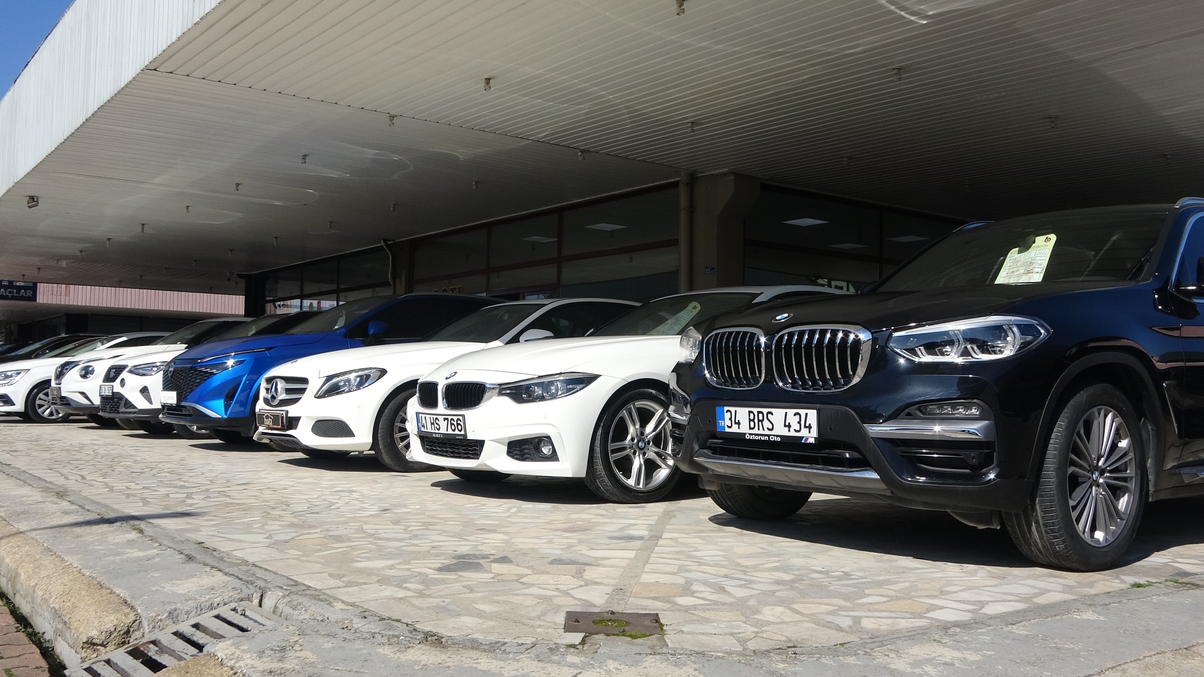 2025 Sifir Araç Satiş Rekoru İki̇nci̇ Eli̇ Vurdu 02-4