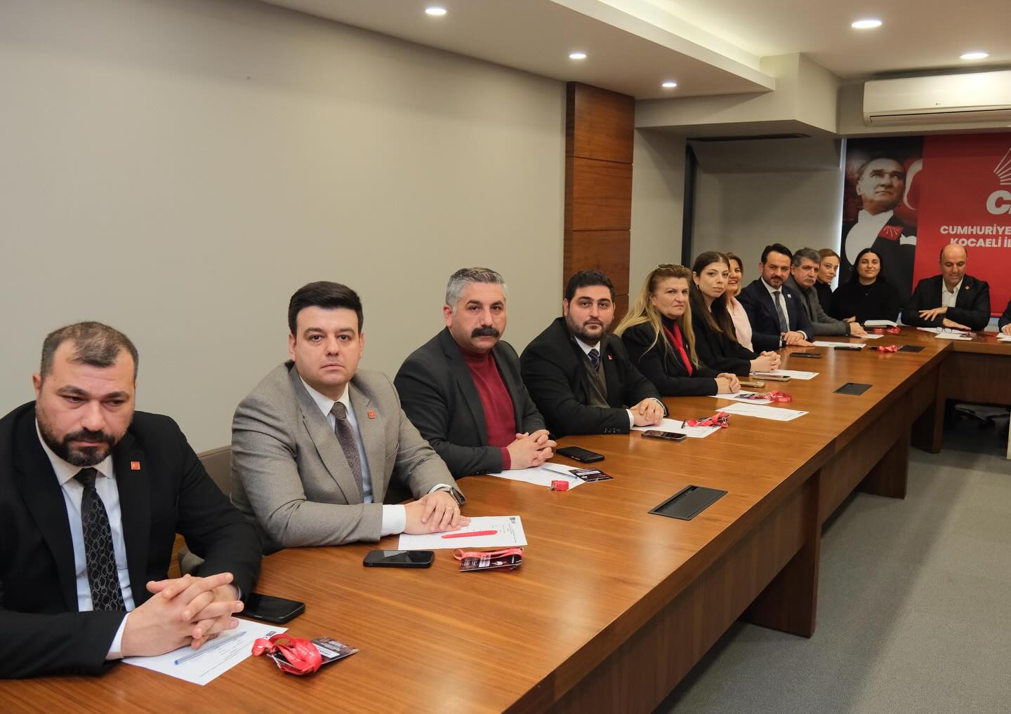 21 Şubat Cumartesi Günü Özgür Özel’in Katılımıyla Gerçekleştirilecek Büyük Kocaeli Mitingi Öncesinde, Il Örgütünde Hazırlık Ve Değerlendirme Toplantısı Düzenlendi (4)