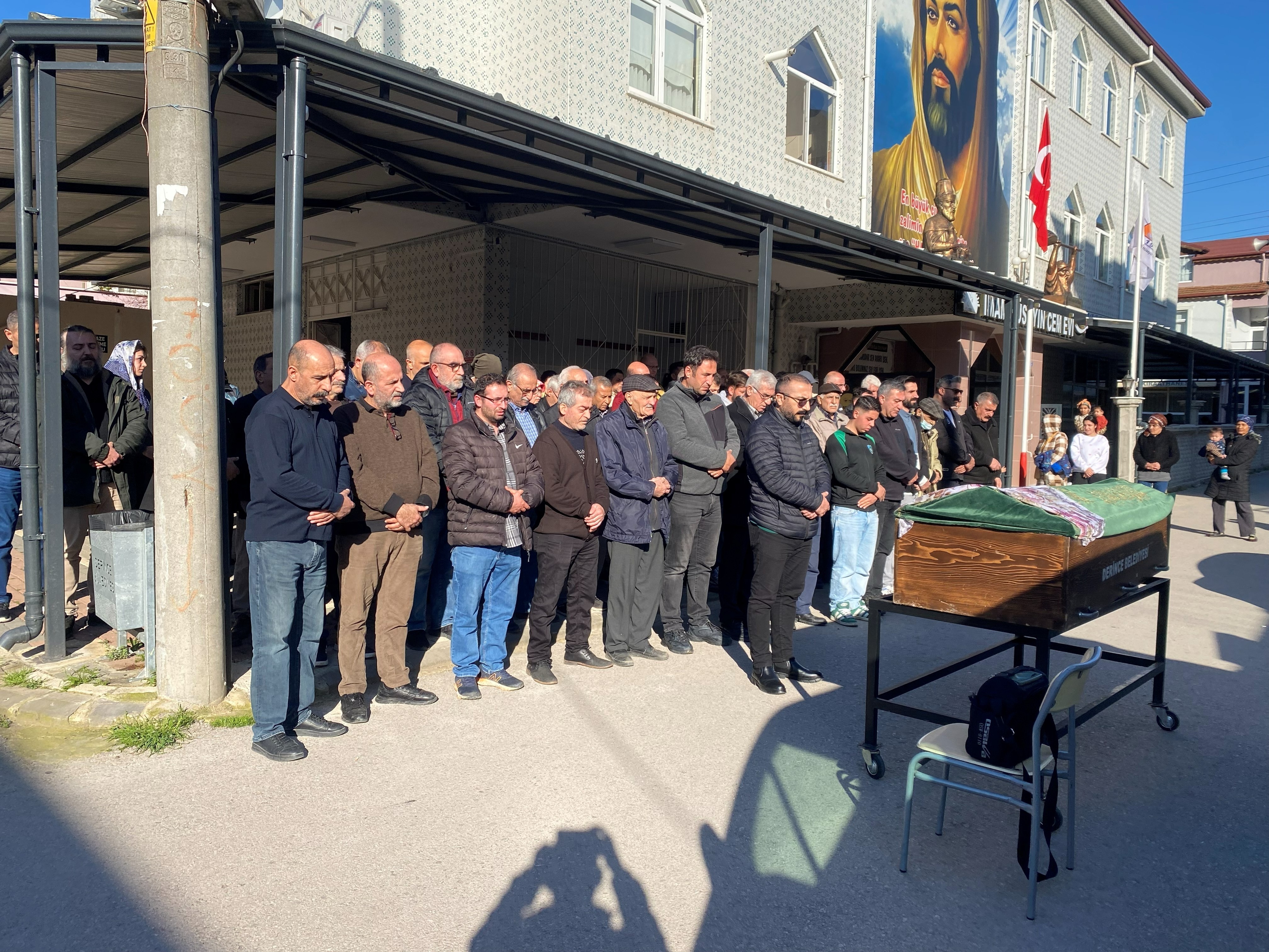 22 Yaşindaki̇ Di̇ş Heki̇mi̇ Asi̇stani Defnedi̇ldi̇ (3)